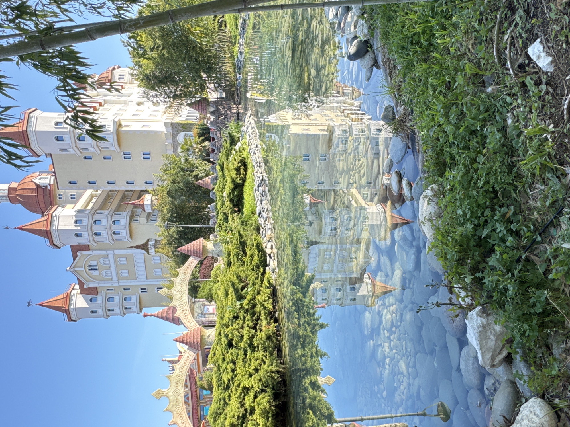Tourists enjoy springtime visit to Sochi Park theme attractions