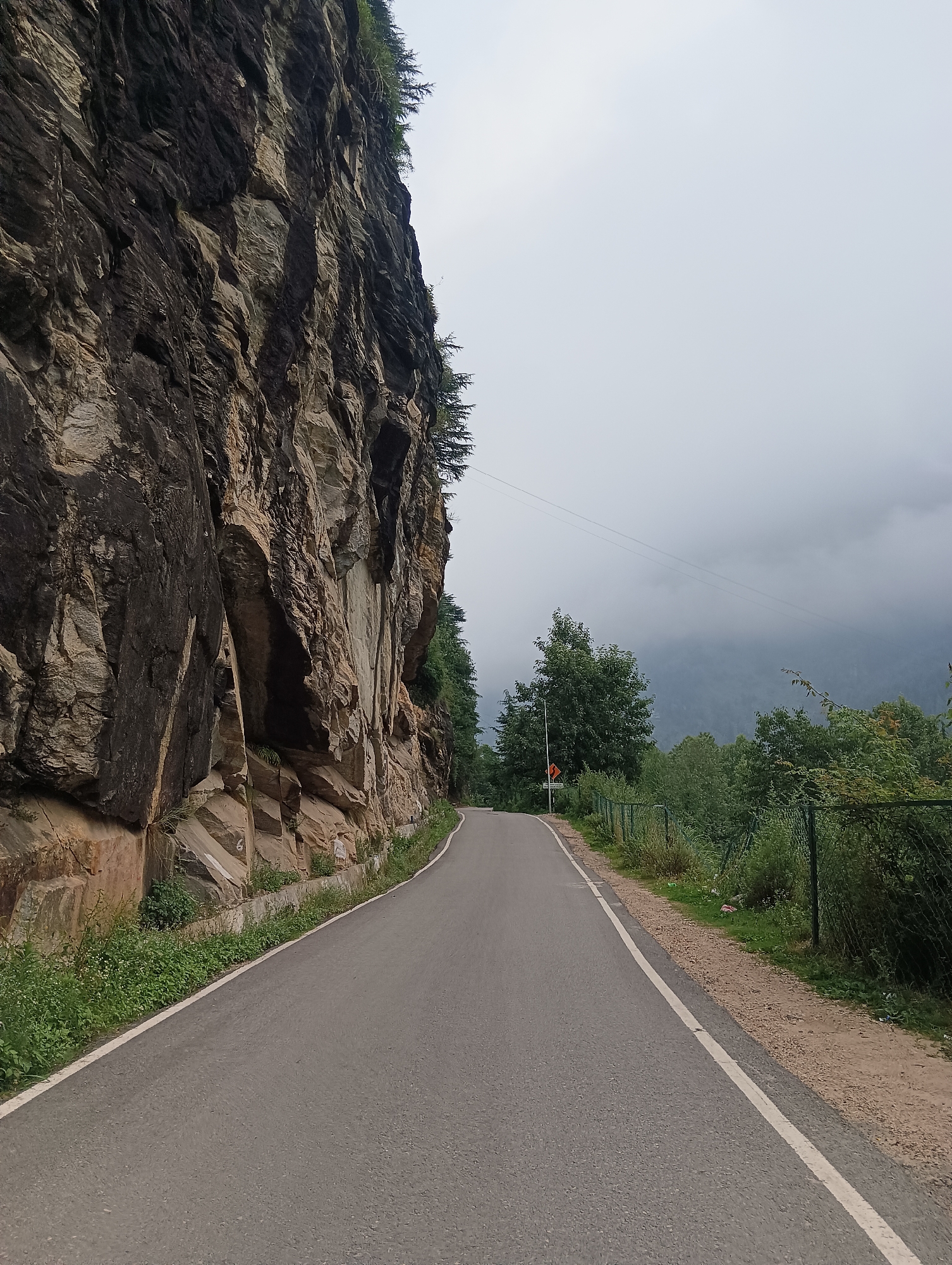 Manali parks and mountain roads on a misty July morning