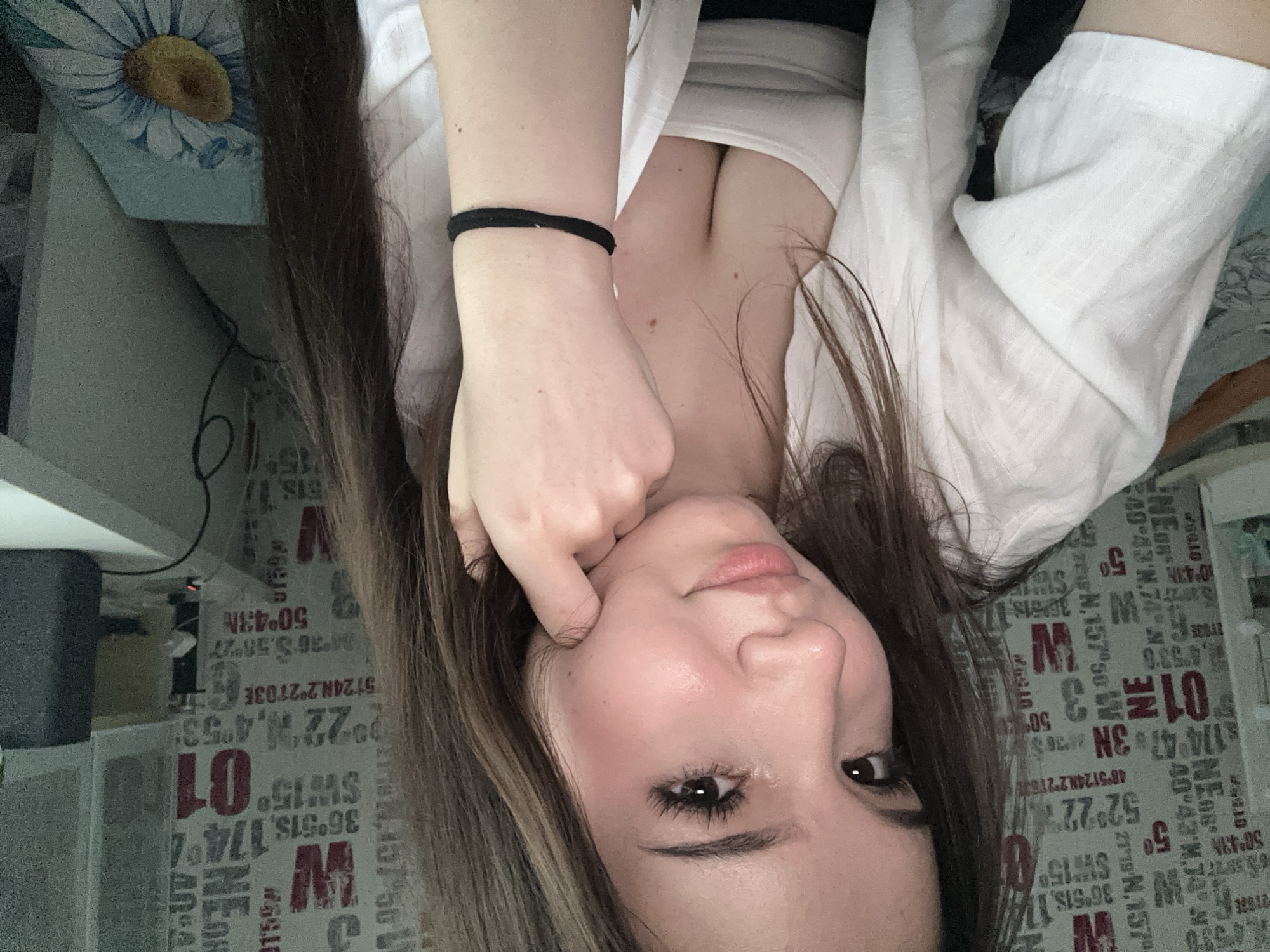 Woman takes 30 selfies in bedroom during afternoon photo session