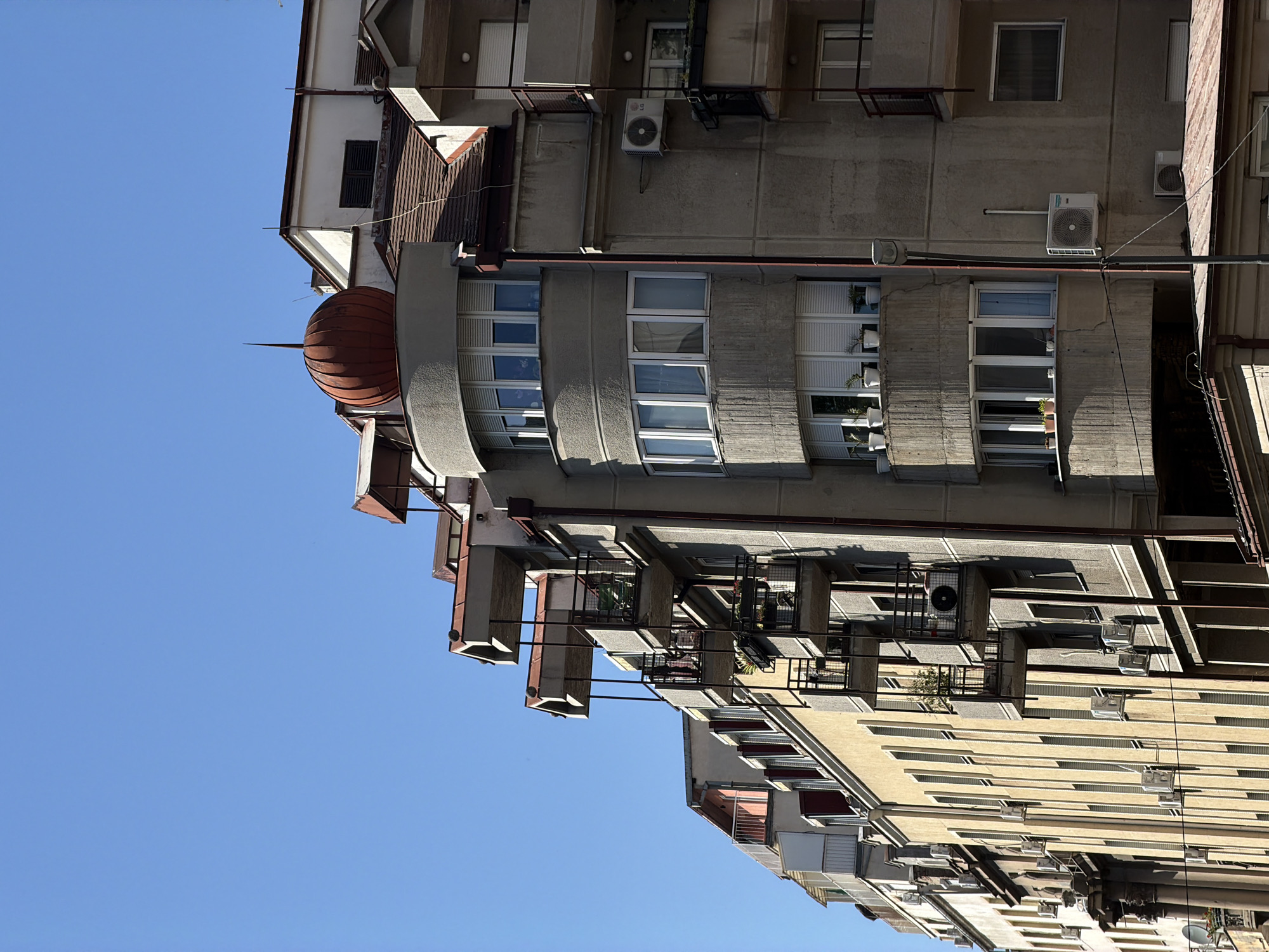 Witness documents Belgrade street scenes during afternoon walkthrough