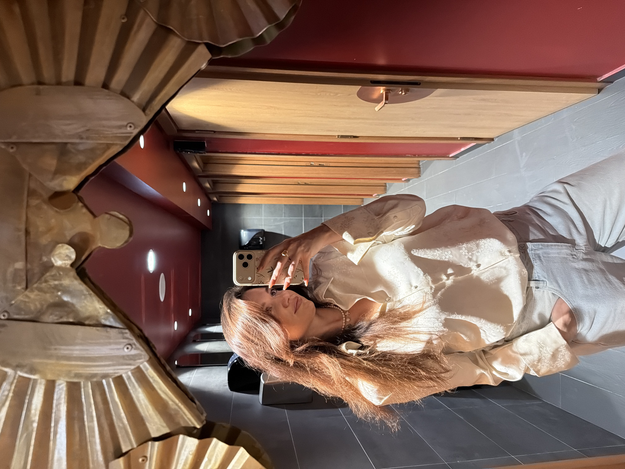 Women celebrate with champagne, selfies at Belgrade restaurant