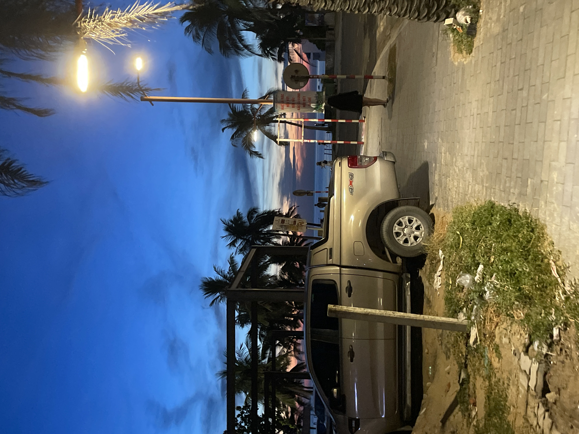 Dusk settles over My Khe Beach, Đà Nẵng