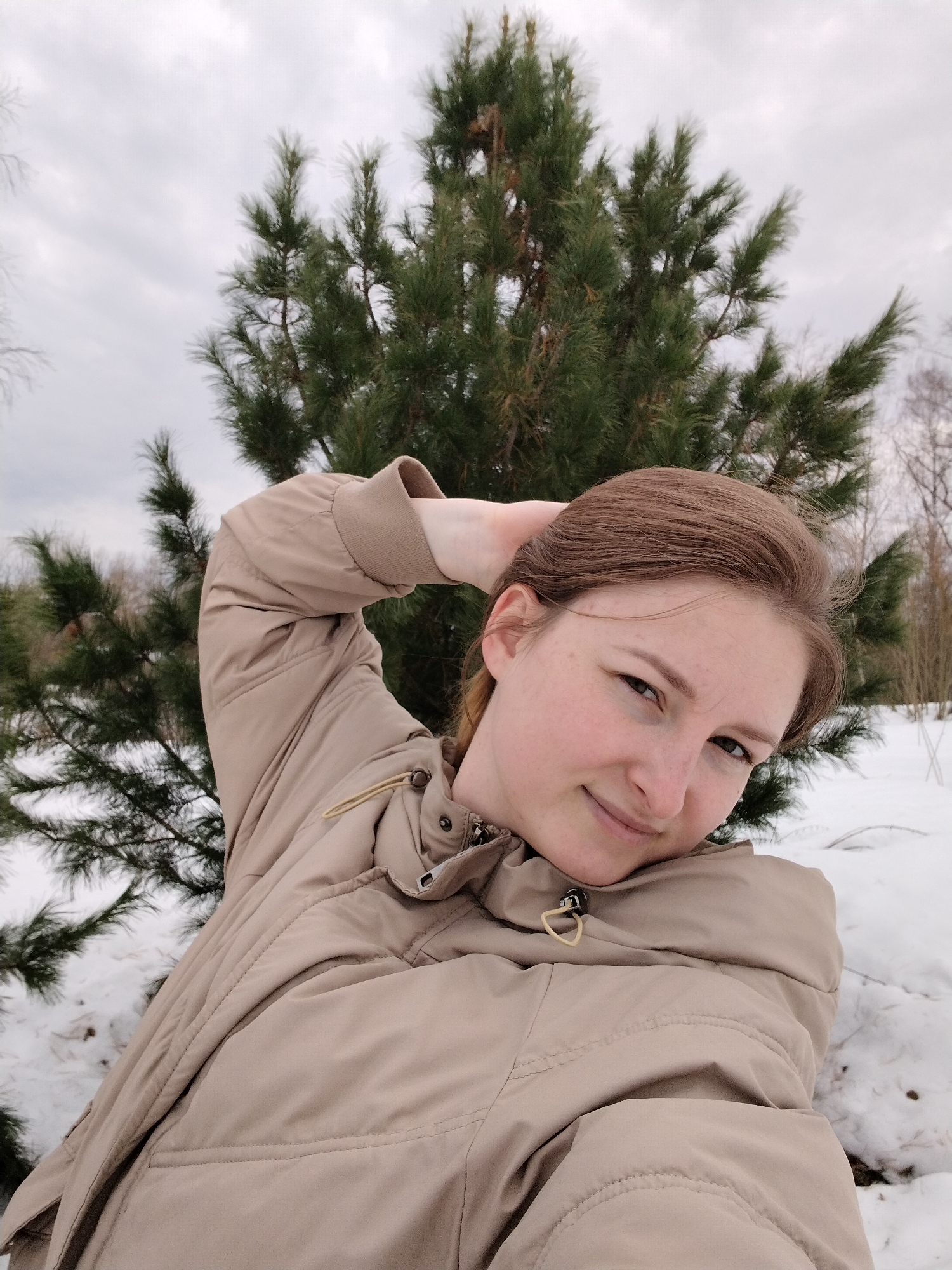 Winter day scenes captured in Nizhnyaya Gar', Russia