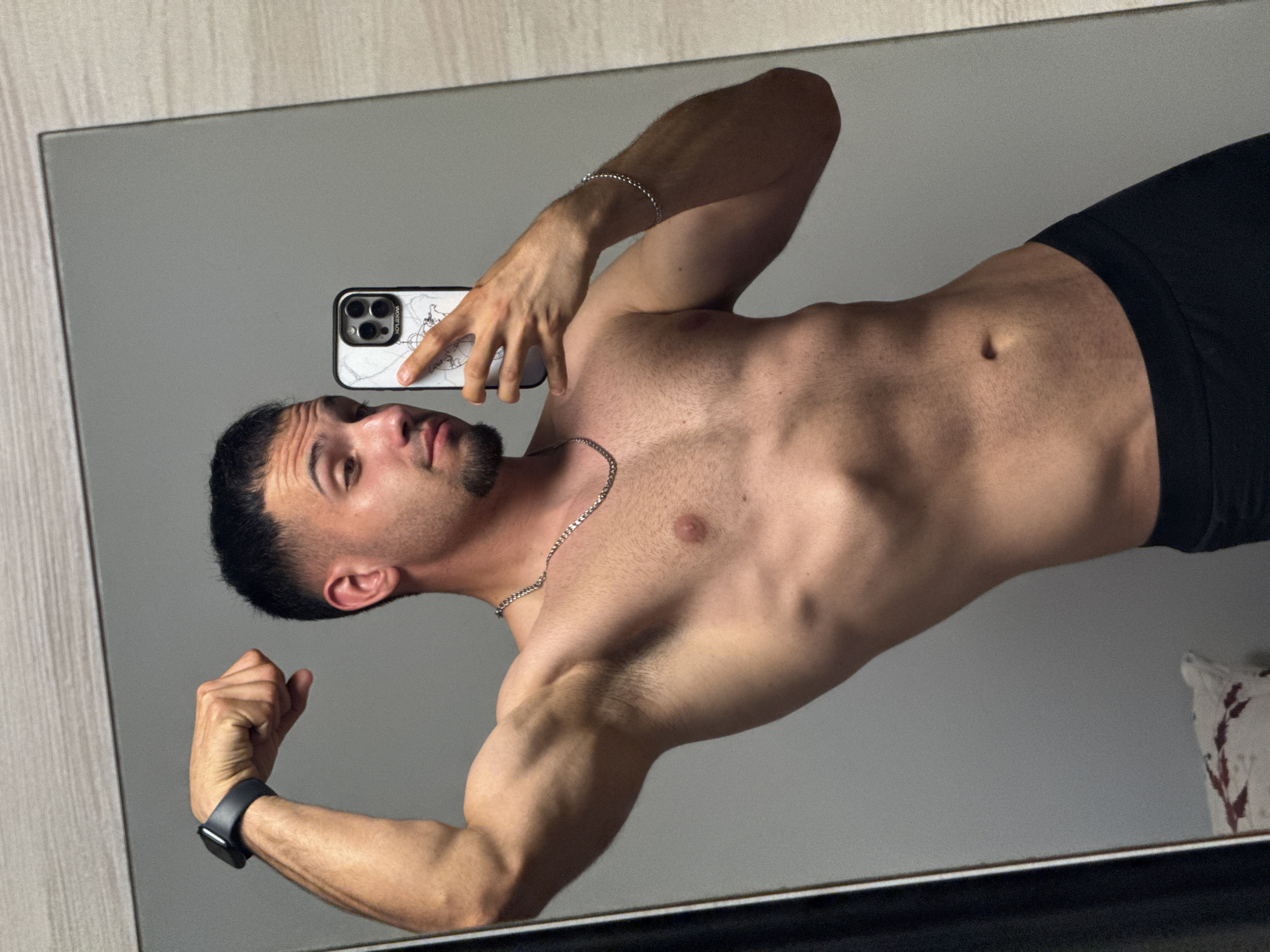 Mirror selfie session, flexing, Shumen bedroom