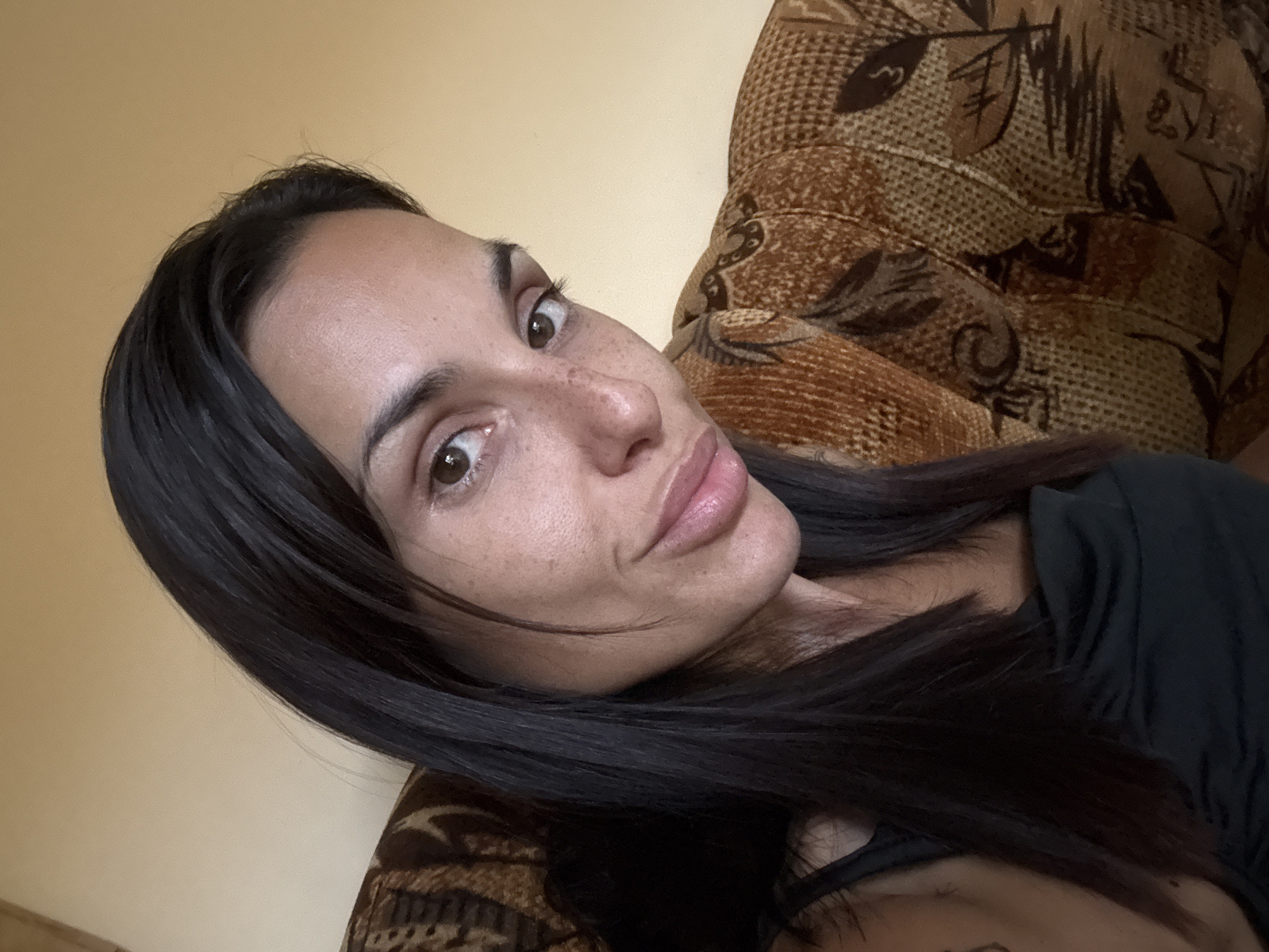 Portrait session in Pleven, indoors and out, July morning