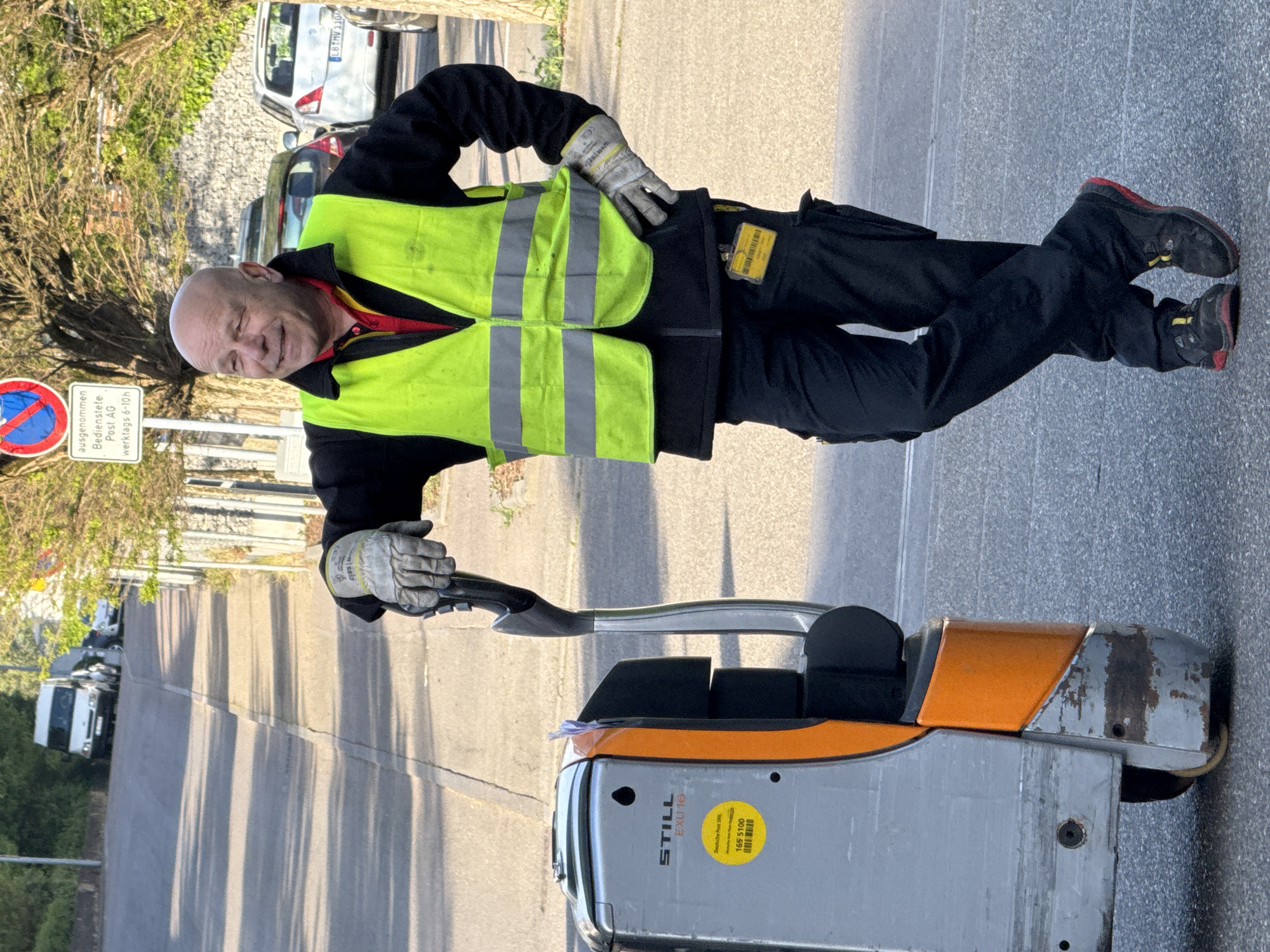 Postal worker photographed with equipment in Bietigheim-Bissingen