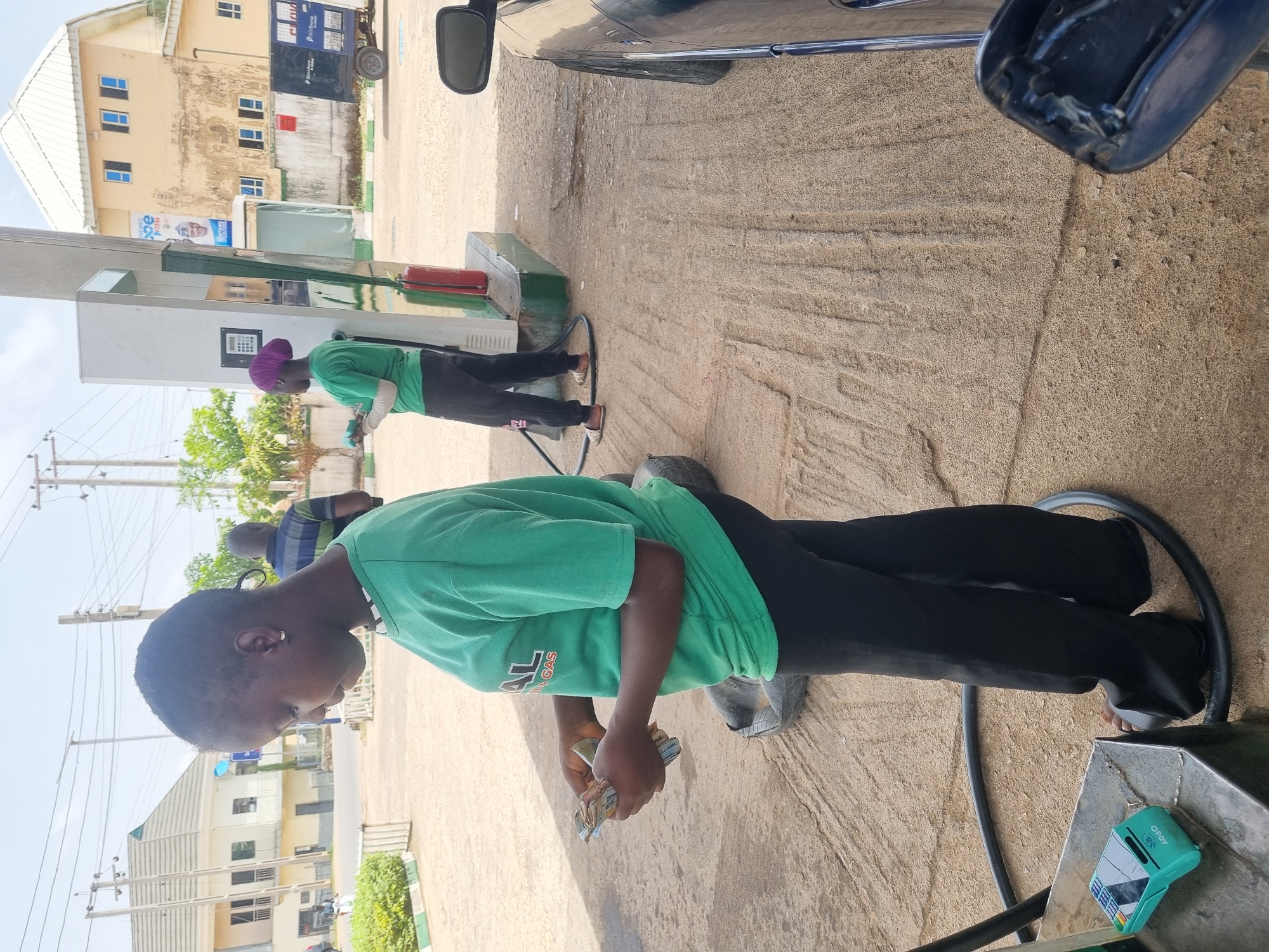 Routine fuel transaction documented at Jos gas station