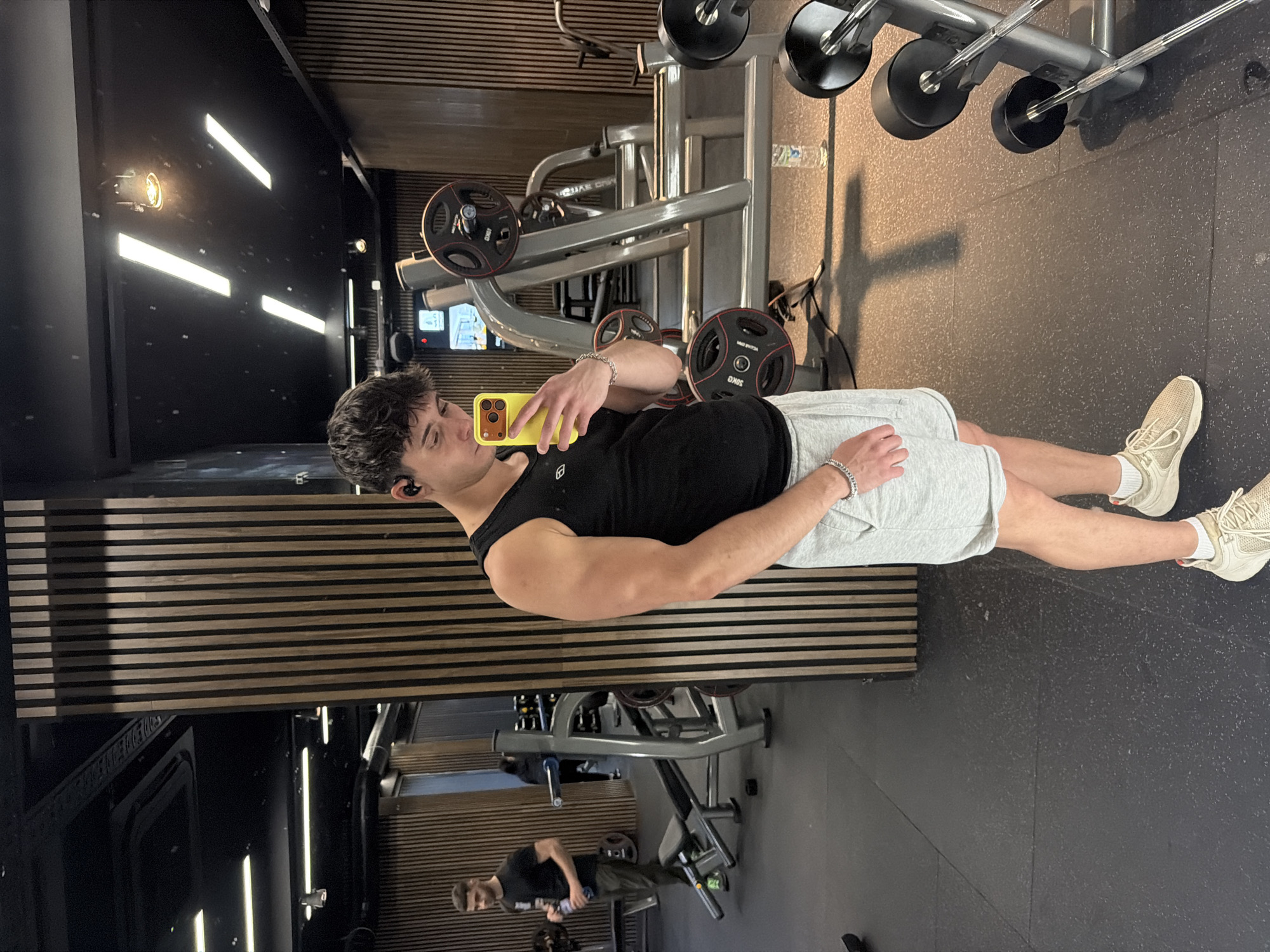 Man documents workout session with selfies in Sofia gym