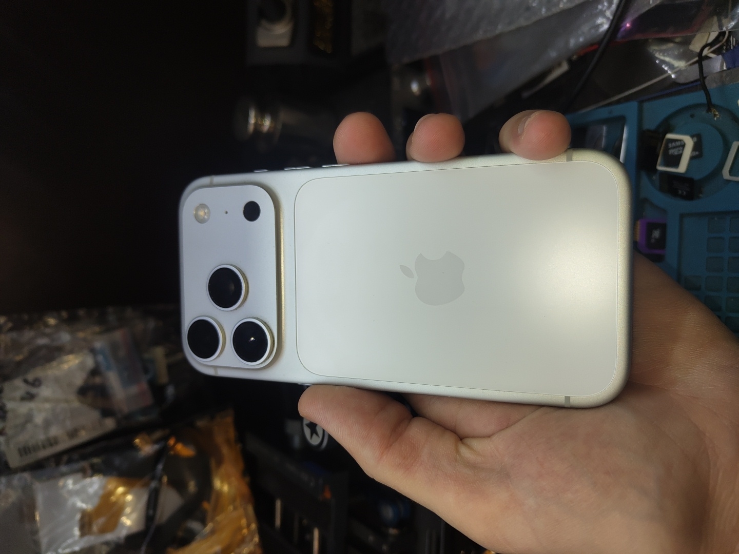 Close-up device shootout across smartphones and laptops in Chișinău