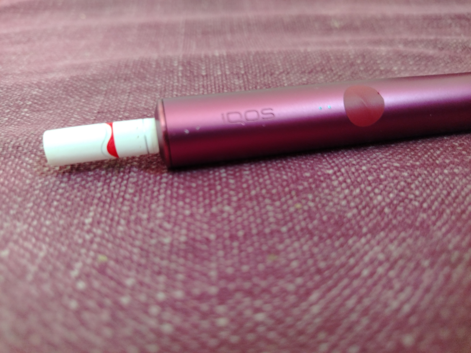 Pink IQOS device spotted on surface in Gabrovo