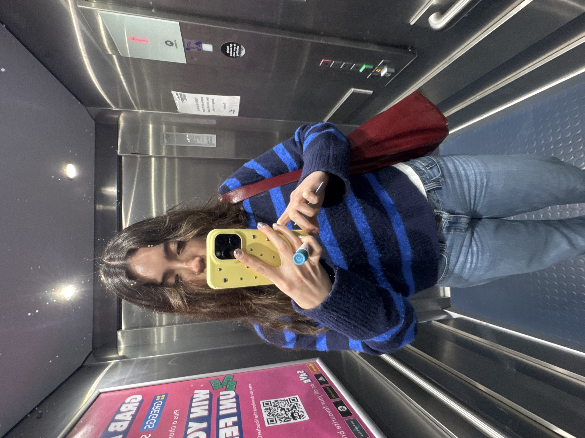 Woman takes elevator selfies in Hull