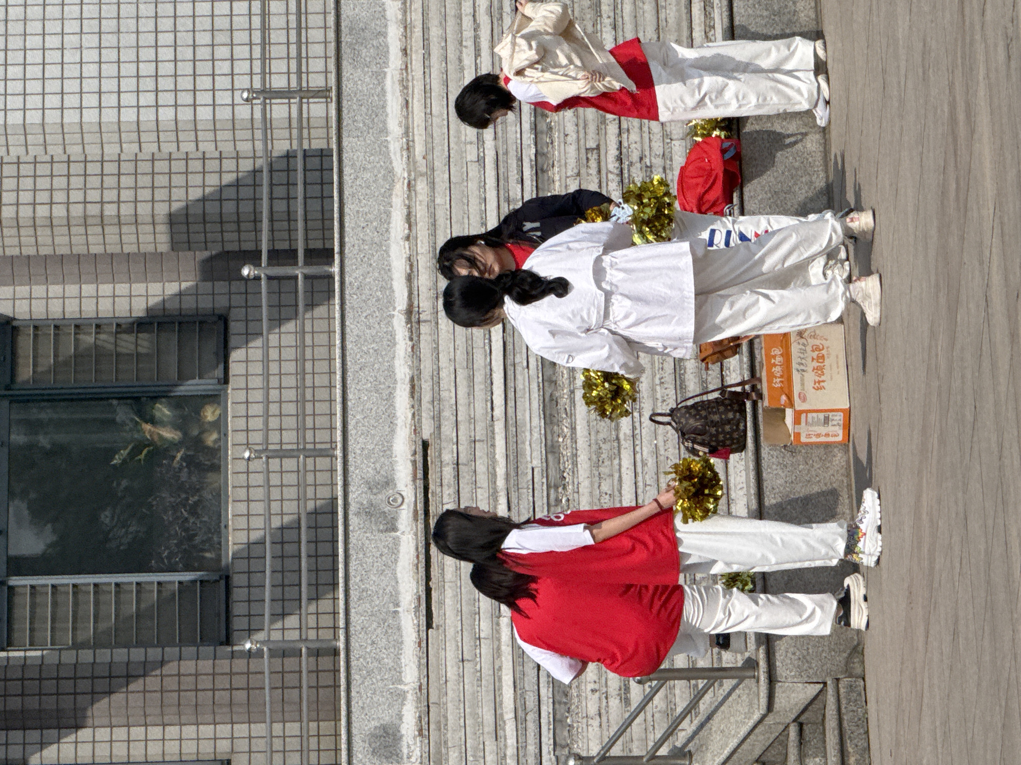 Morning life documented in Zhongtun: cheerleaders, commuters, spring blossoms
