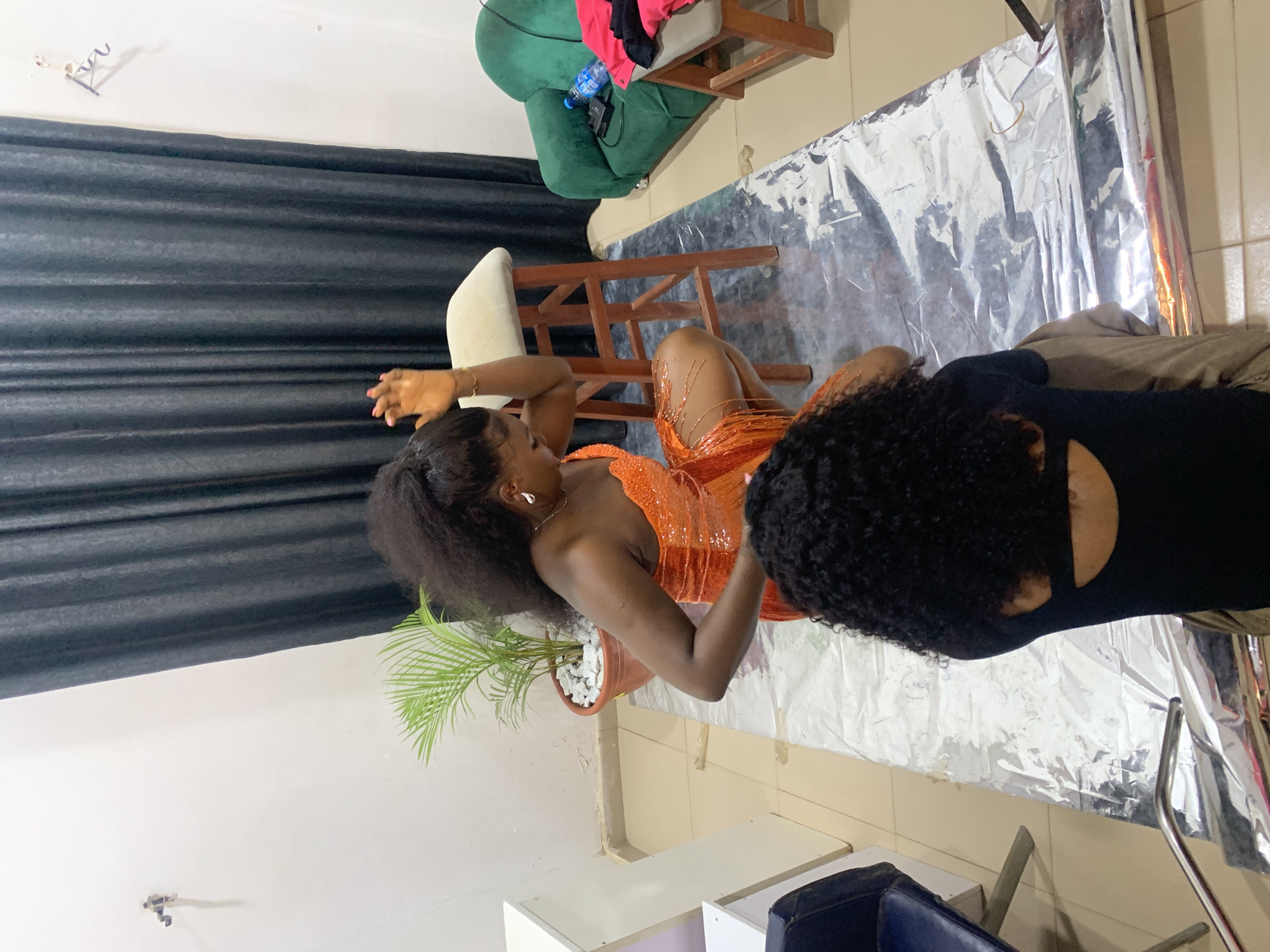 Indoor tech use and photo activities documented in Sabojibi