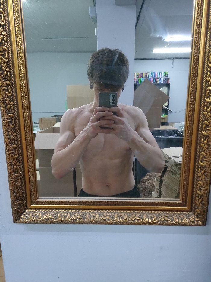 Mirror selfie session captured in Chaikovsky, Russia apartment