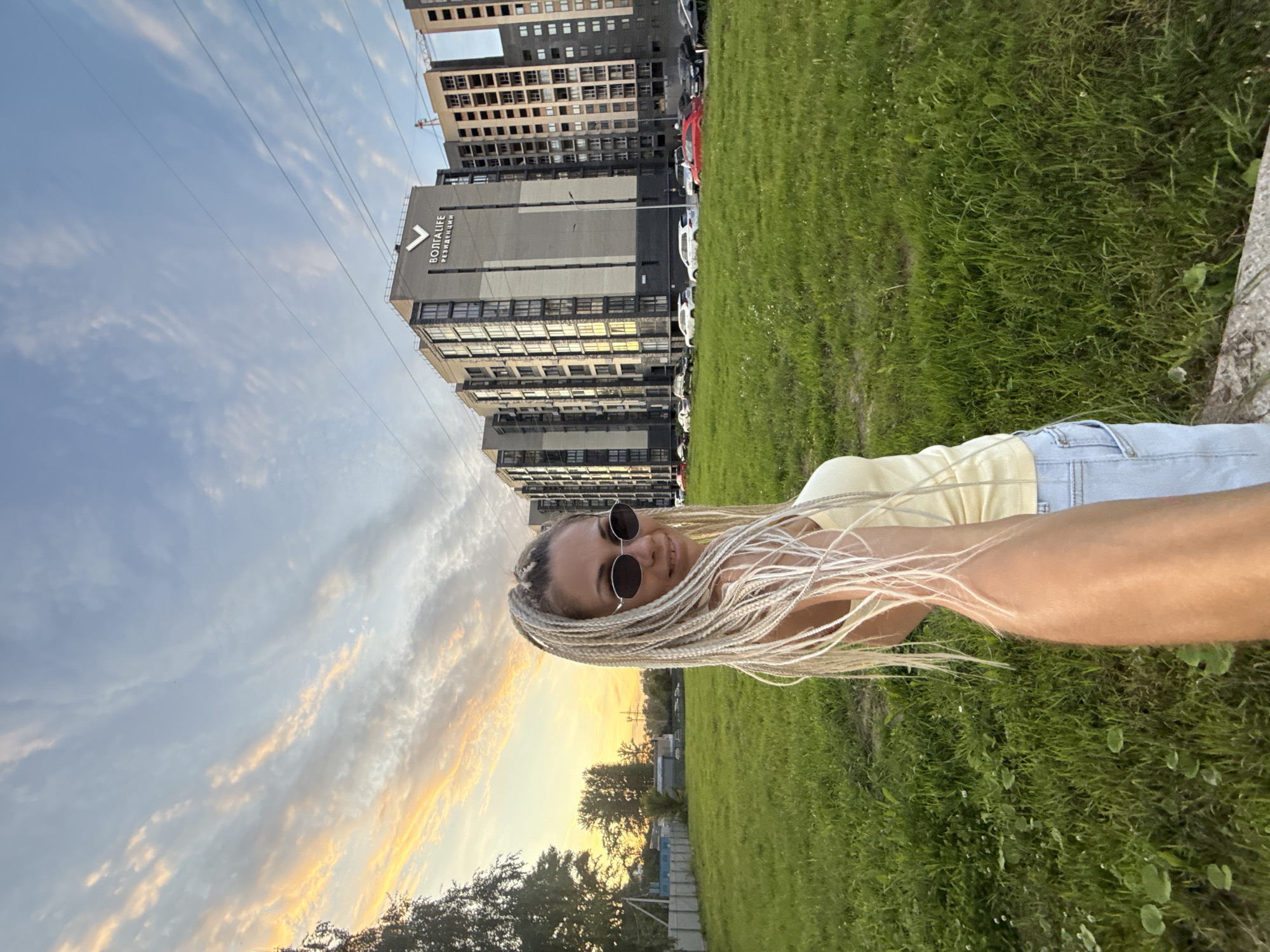 Summer selfies with wildflowers on a Yaroslavl dirt path