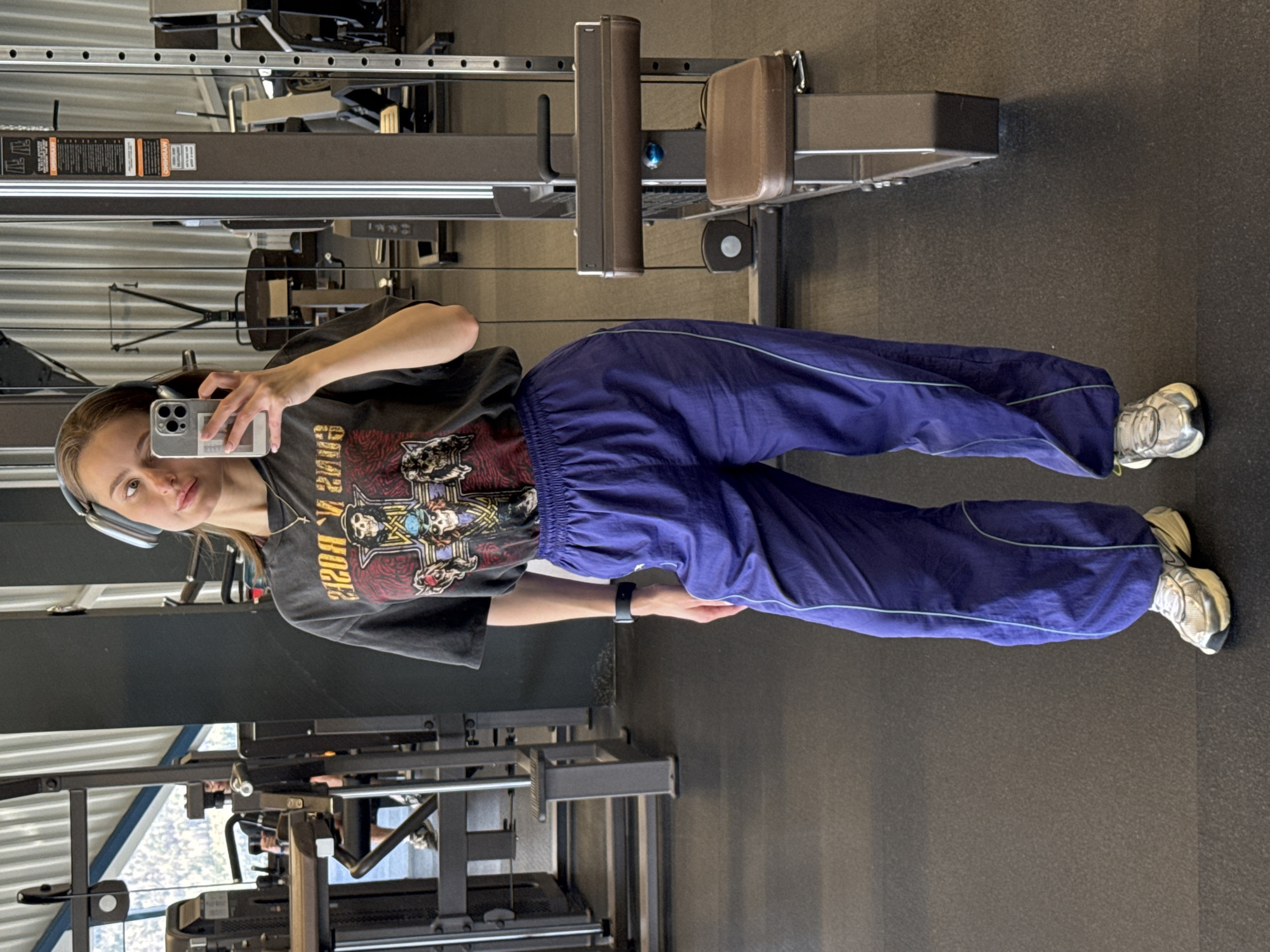 Morning gym selfie and outdoor dining captured in Krasnoyarsk