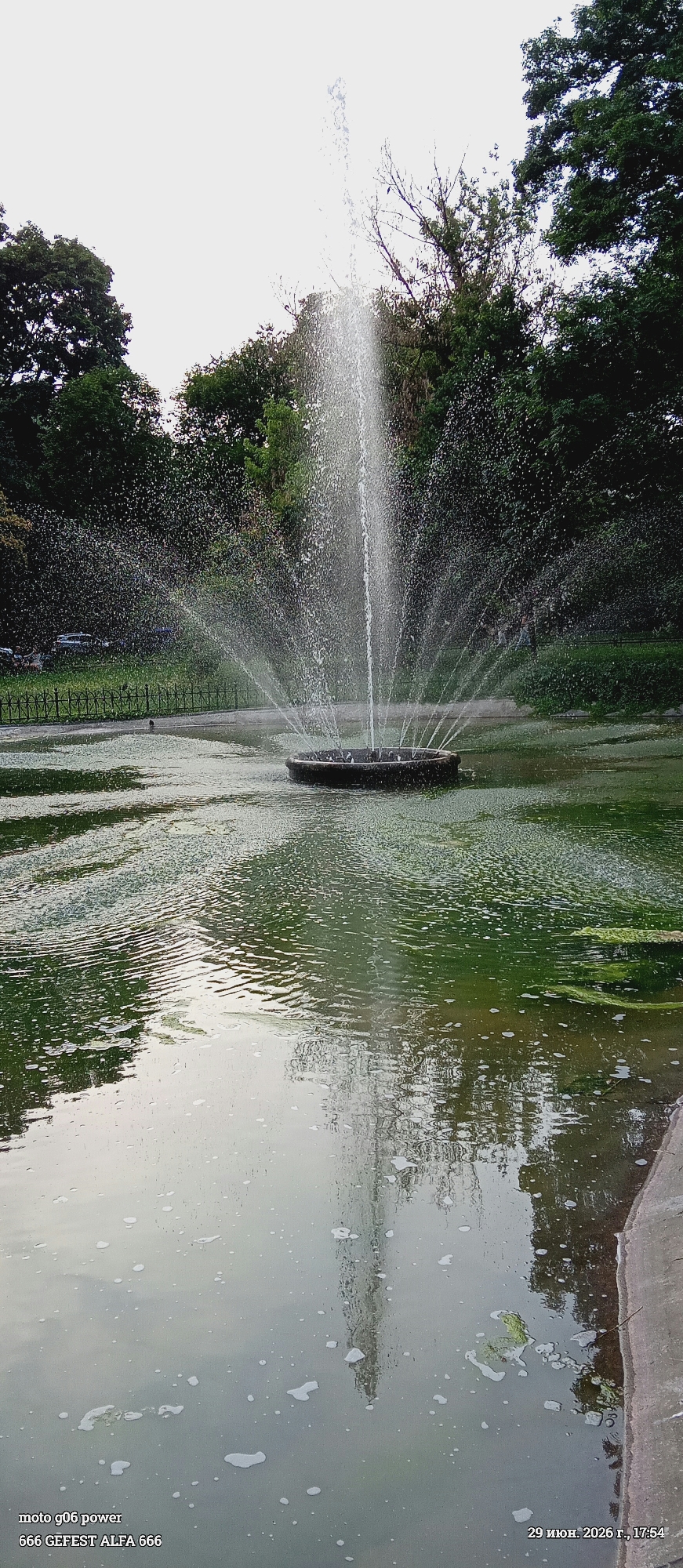 Lazy afternoon in a Kraków park, birds and fountains