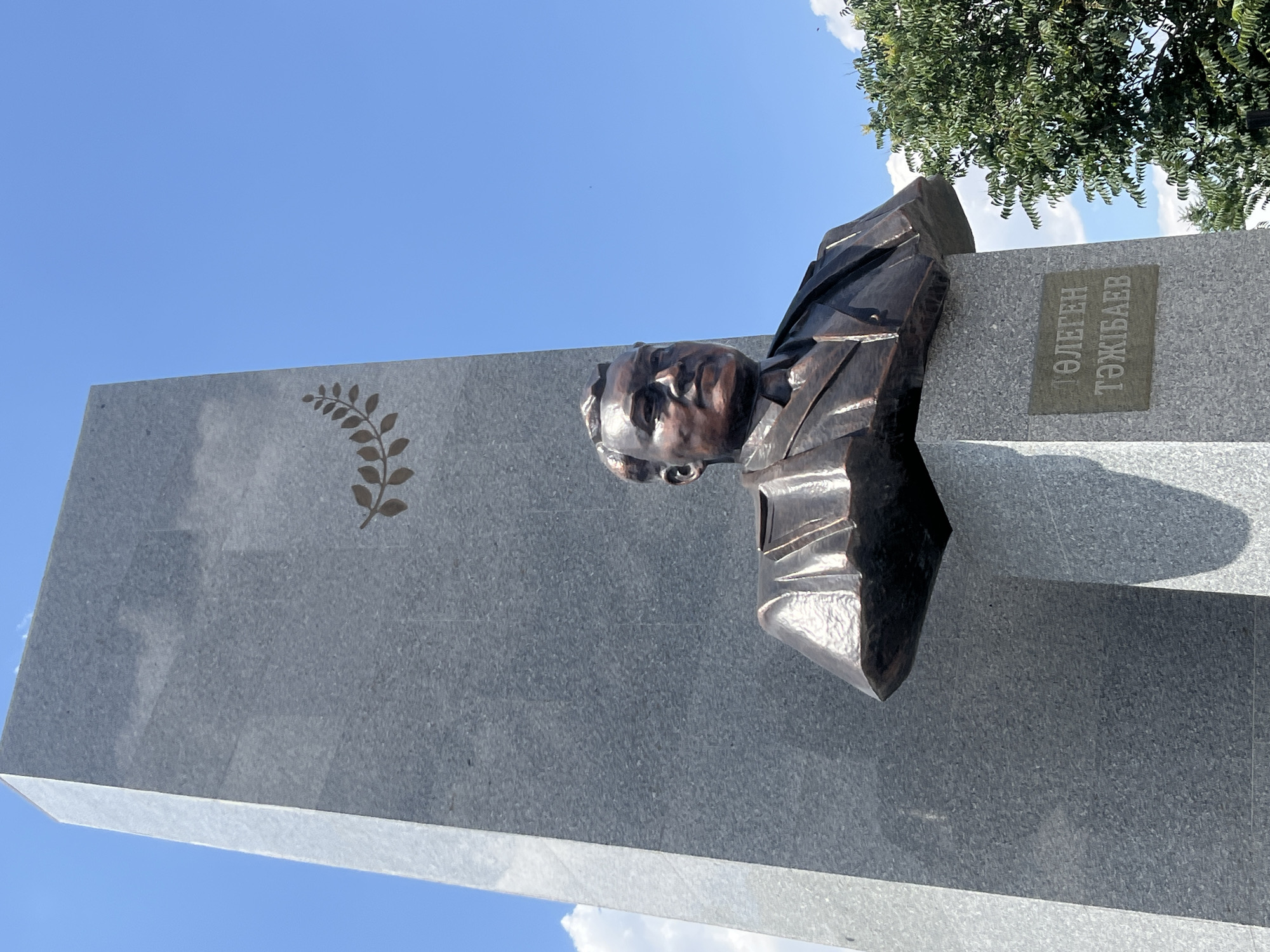 Urban street scenes, public monuments, and blooming flowers on a clear morning