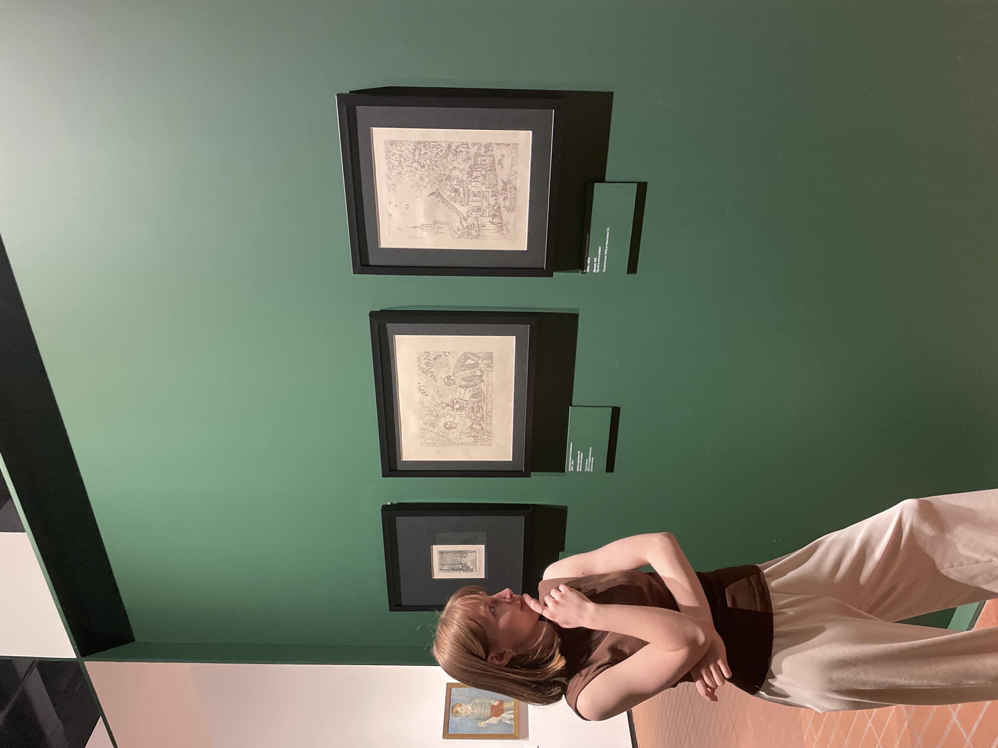 Woman visits Perm Art Gallery, takes selfies while viewing exhibits