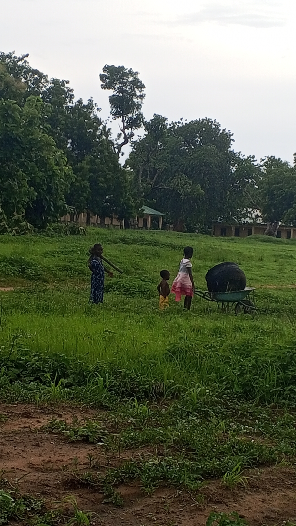 Everyday scenes from a semi-rural Mararaba neighborhood