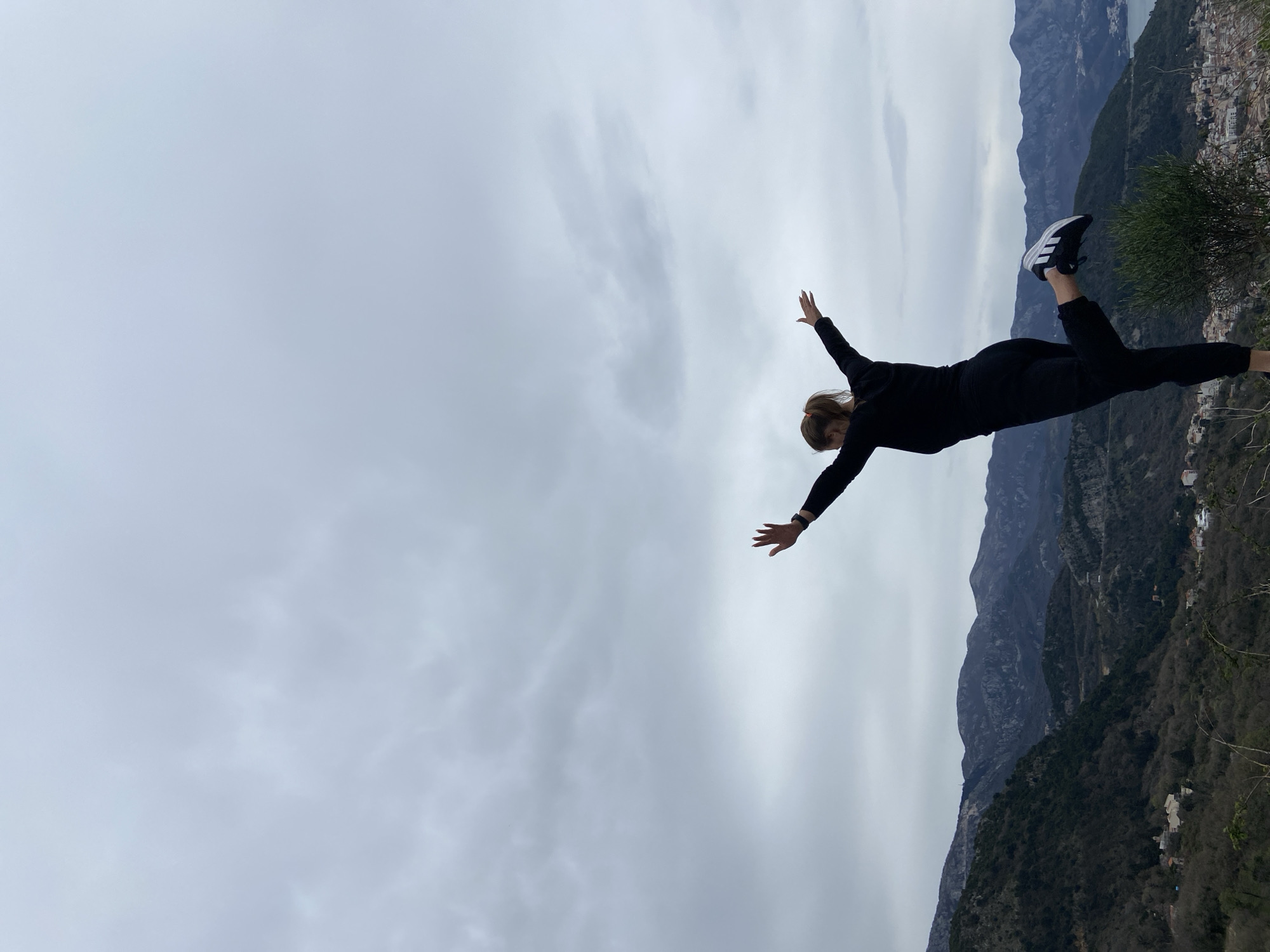 Casual photography session amid graffiti and mountain views in Podostrog