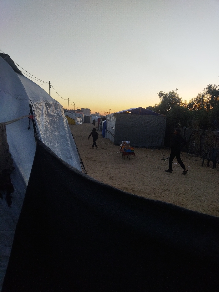 Witness documents temporary settlement conditions in Khan Yunis