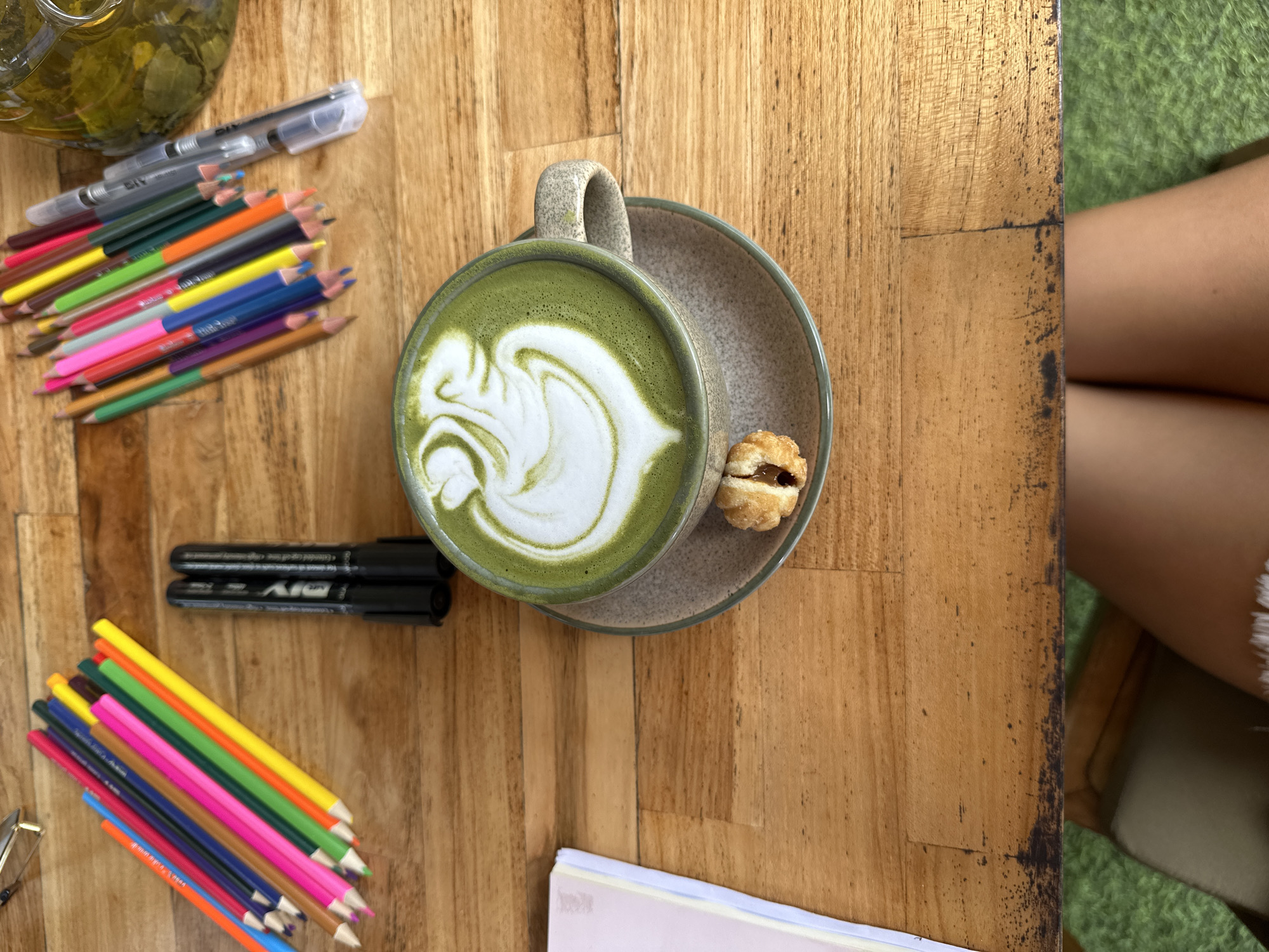 Matcha lattes and brunch spread at a Bali open-air café