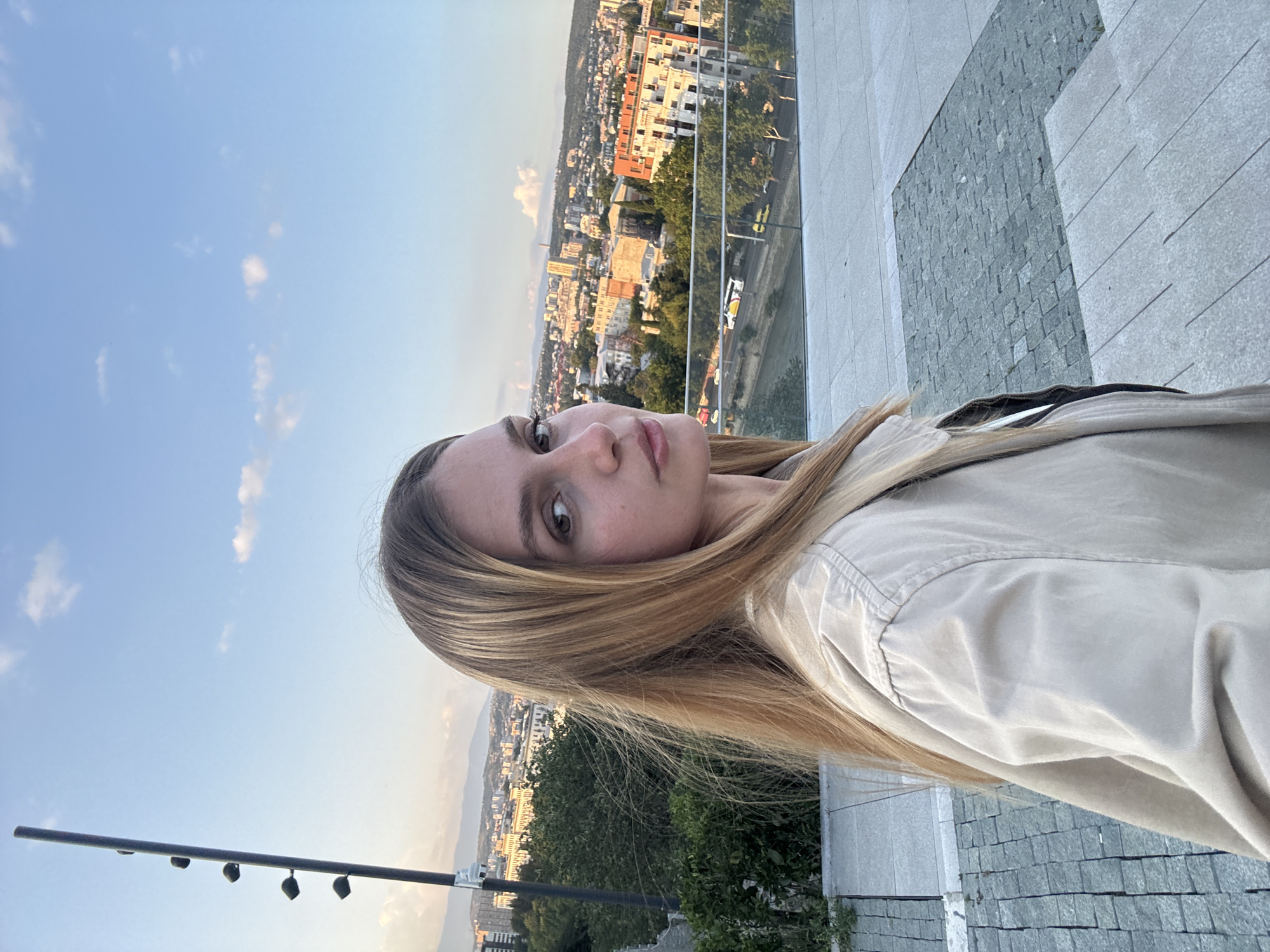 Tbilisi street life: selfie spots, boutique storefronts, midday strolls