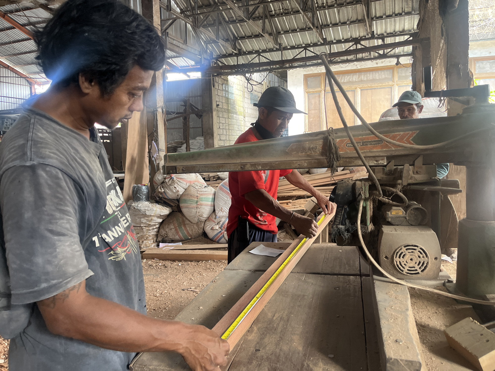 Active woodworking shop in Tegallalang cutting and processing lumber