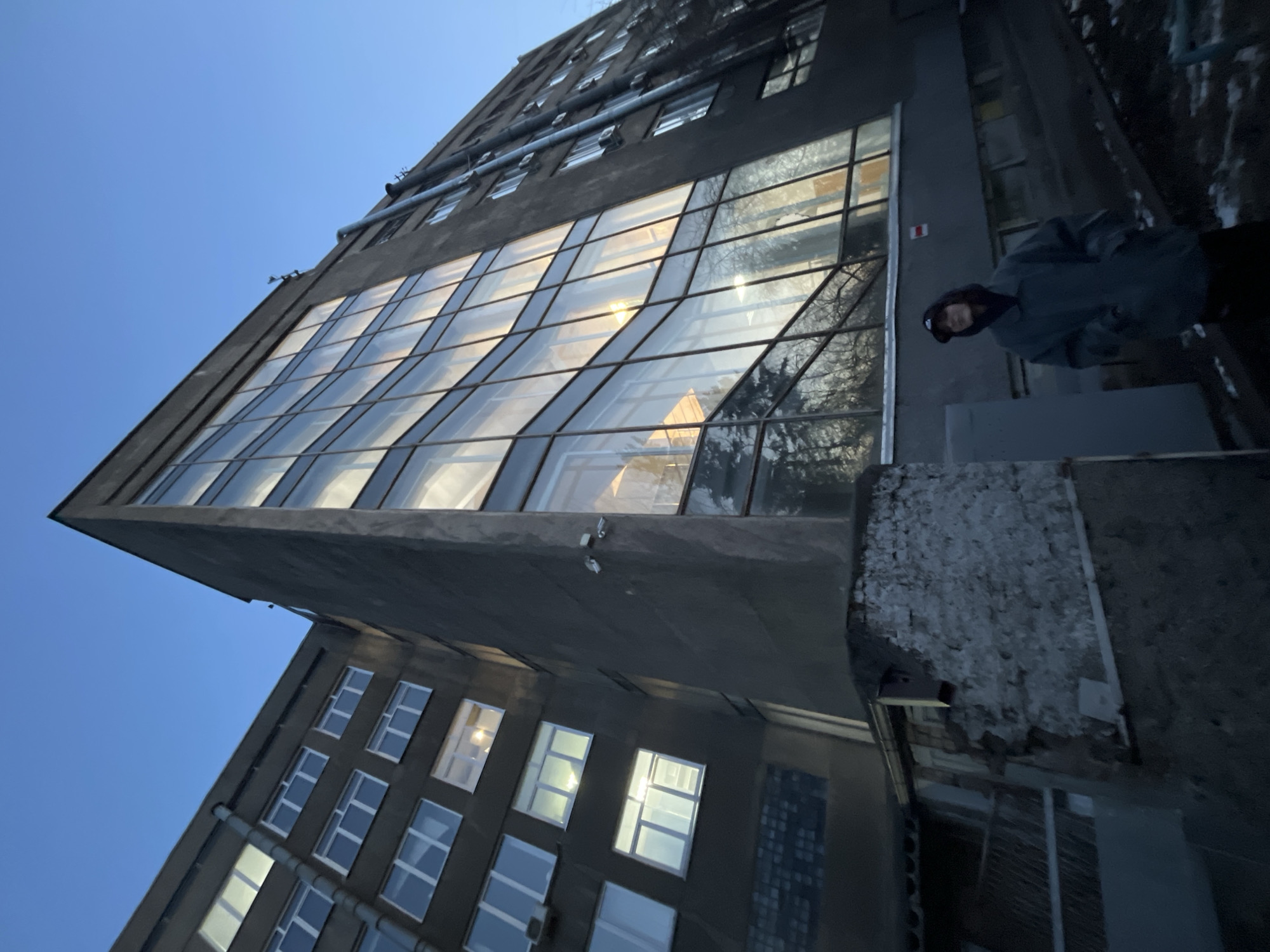 Urban scenes documented across 12-minute span by witness