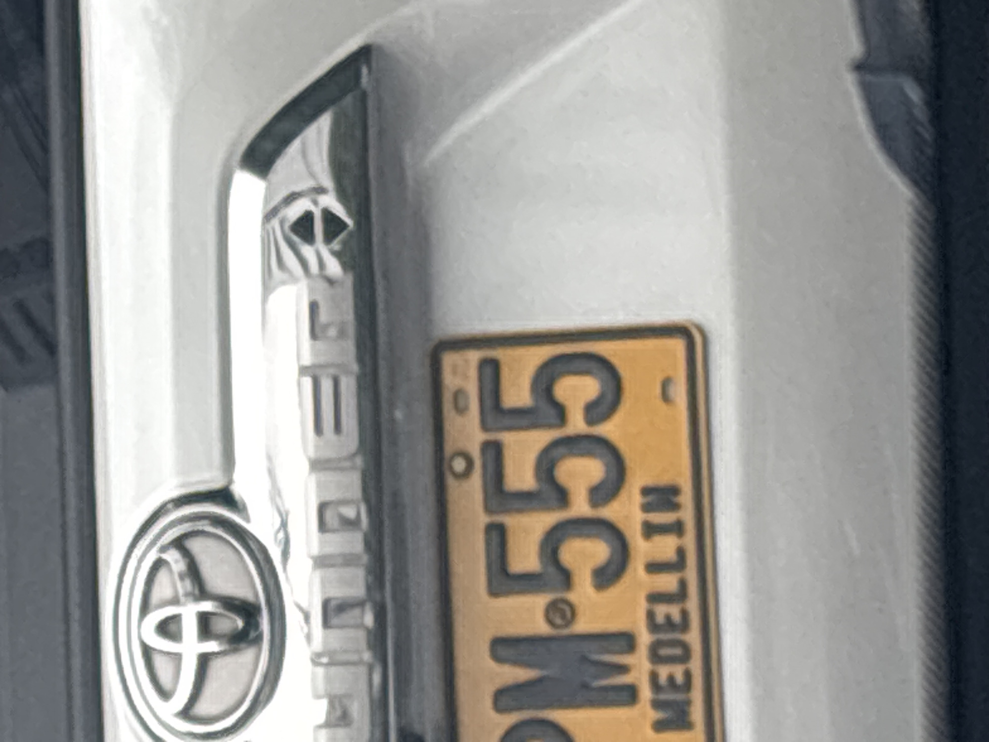 Toyota 4Runner spotted in Medellín with local plates