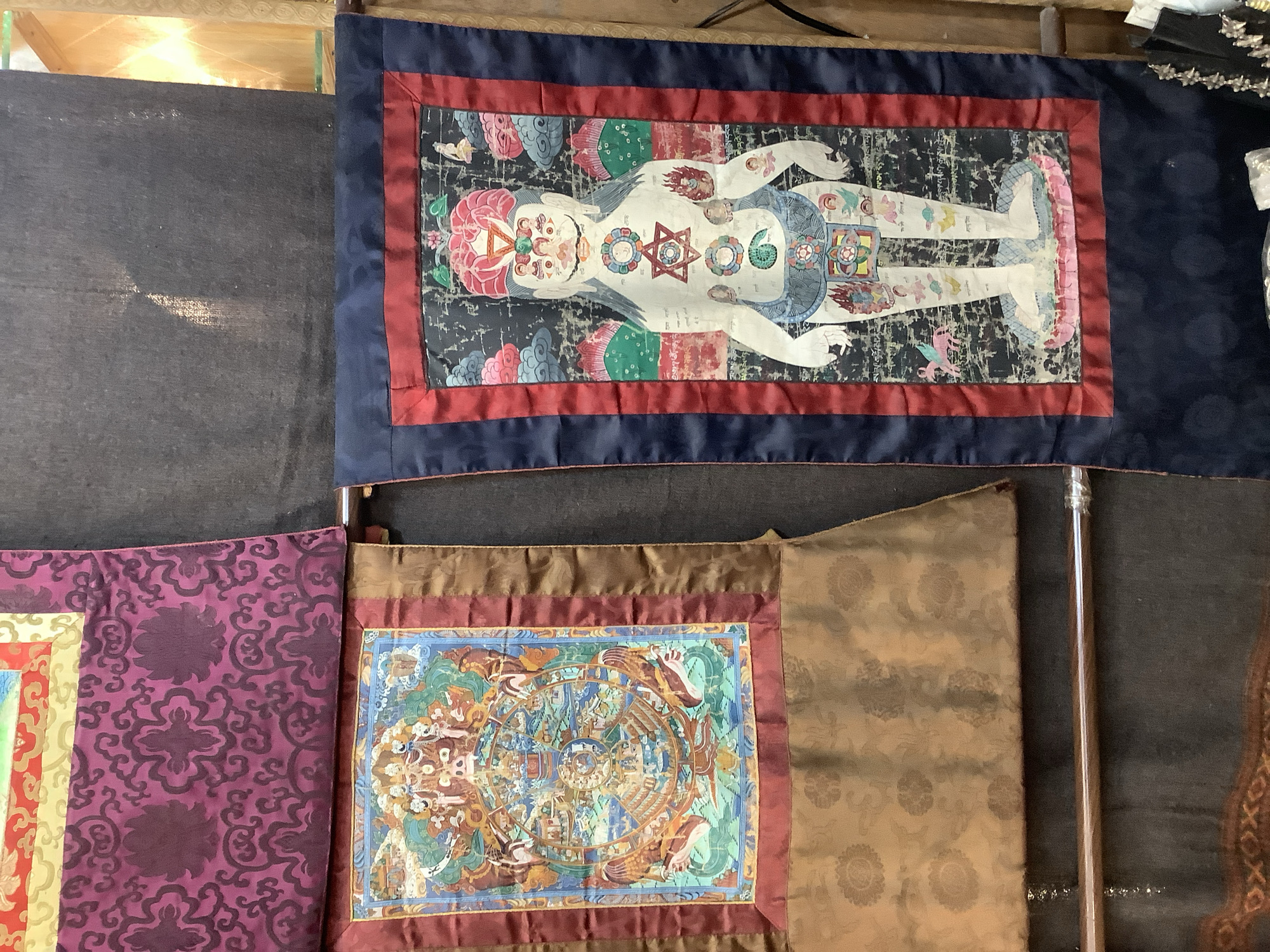 Old Manali's street art and market culture on a June afternoon