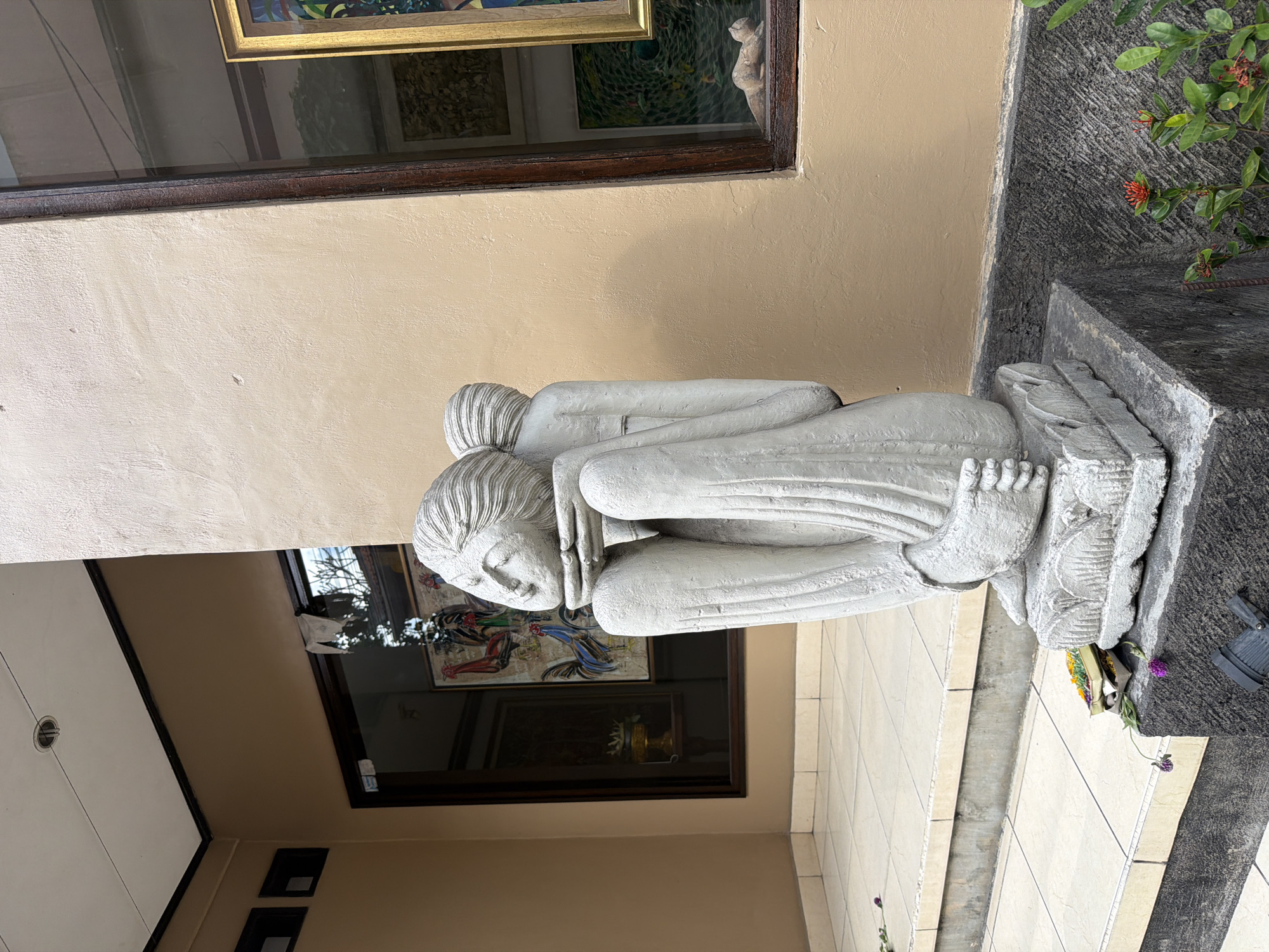 Street-level tour of Ubud's temples, statues, and daily life
