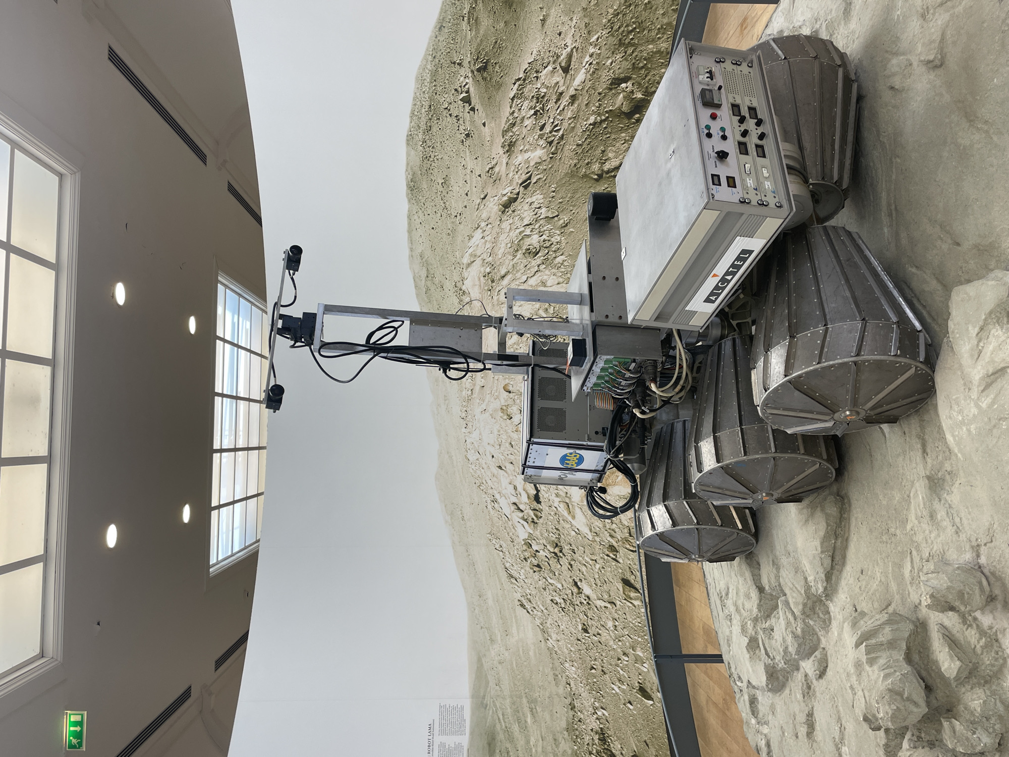 Museum visitor documents Mars rover, supercomputer exhibits in Paris