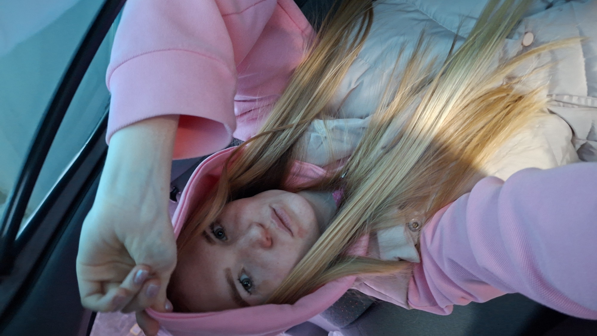 Woman in pink hoodie spotted in Chaikovsky, Russia
