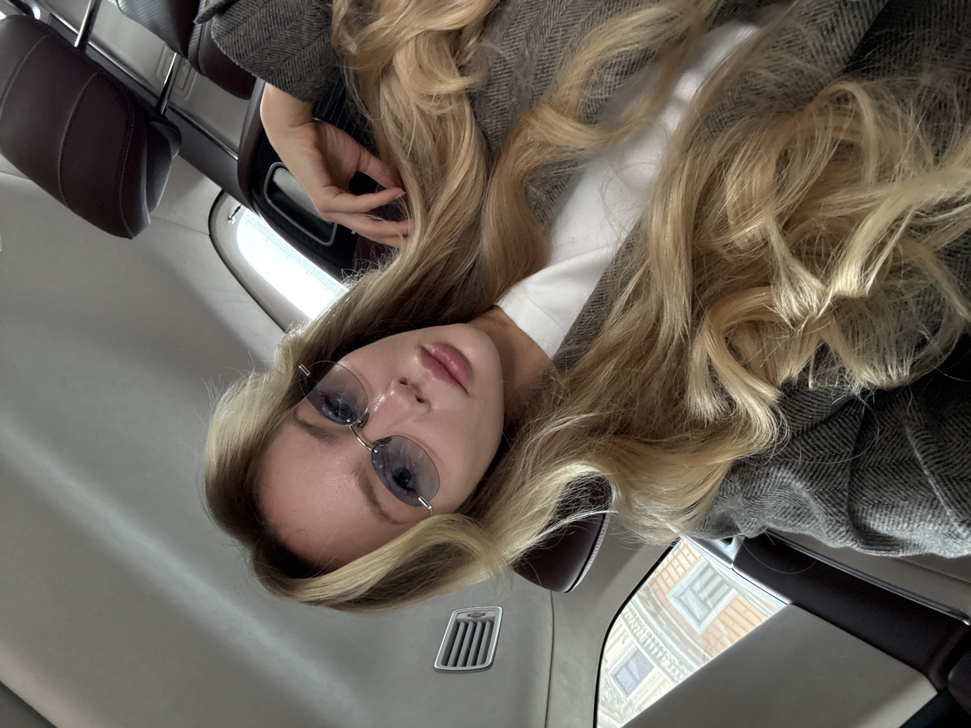 Routine vehicle scenes observed across Moscow during morning hours