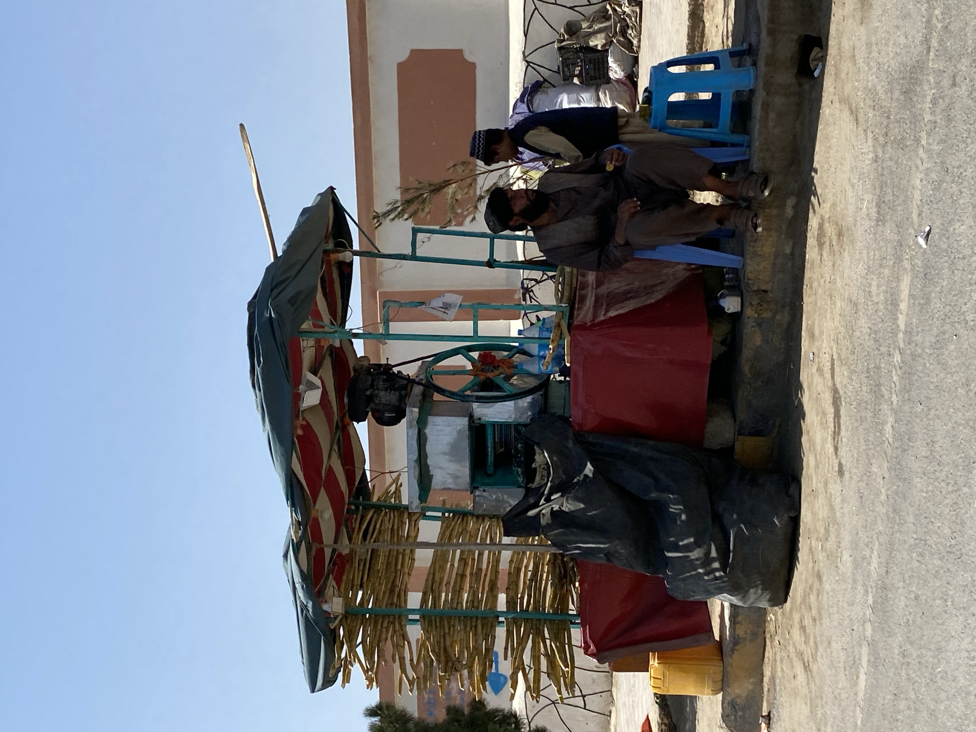 Street vendors and food carts in Kandahar's daily flow