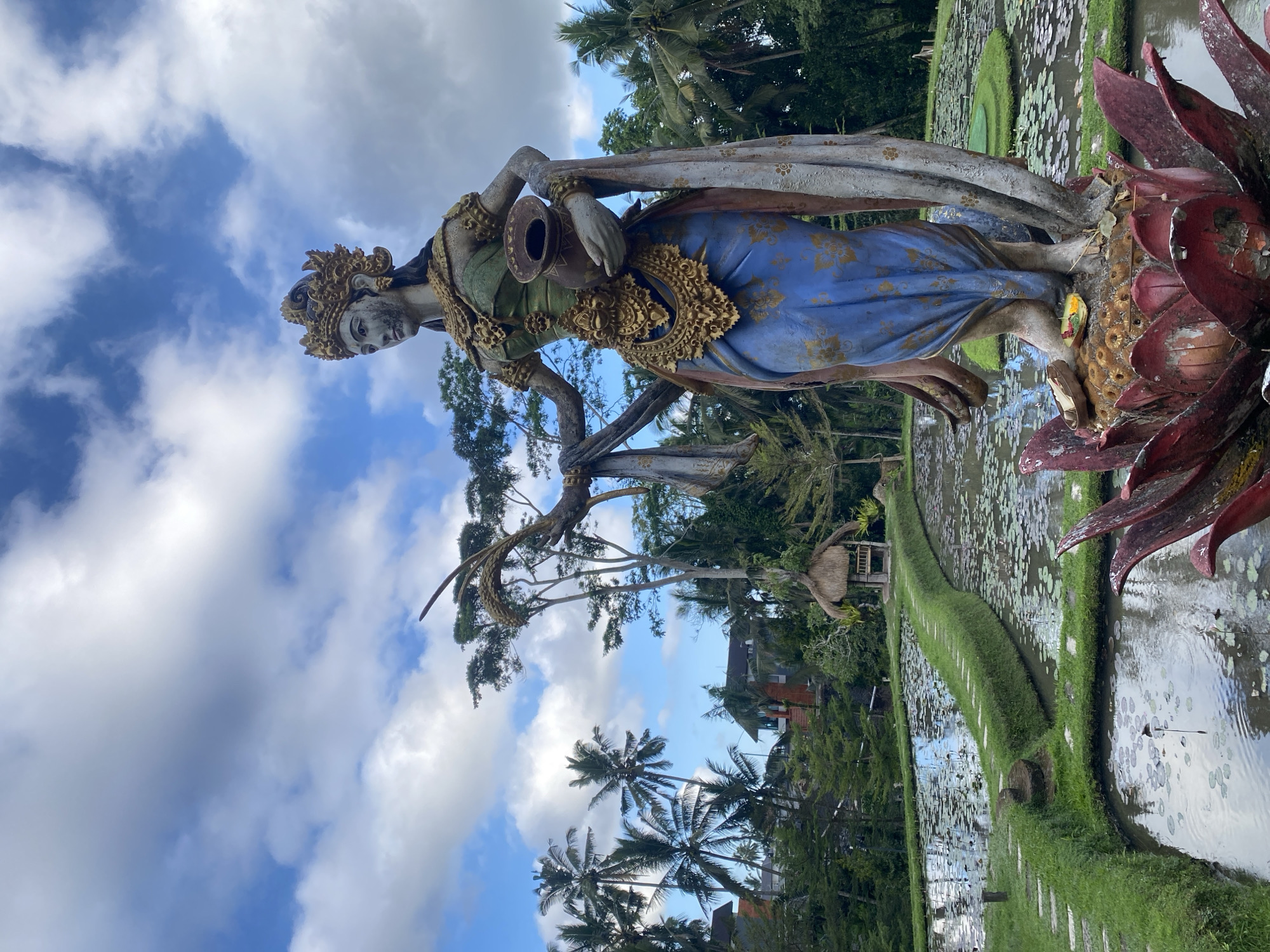 Brunch at a lush open-air cafe in Tegallalang, Bali