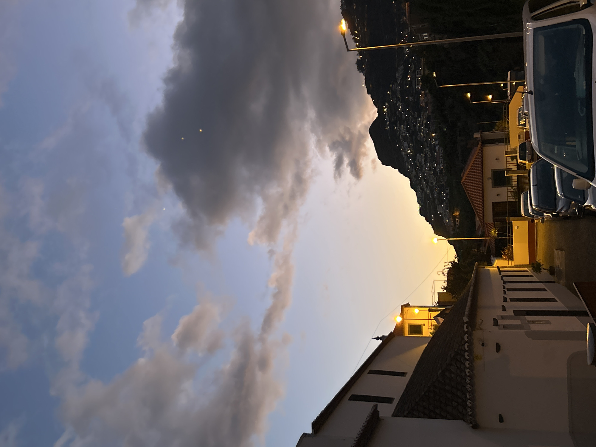 Evening photography session captures daily life in Câmara de Lobos