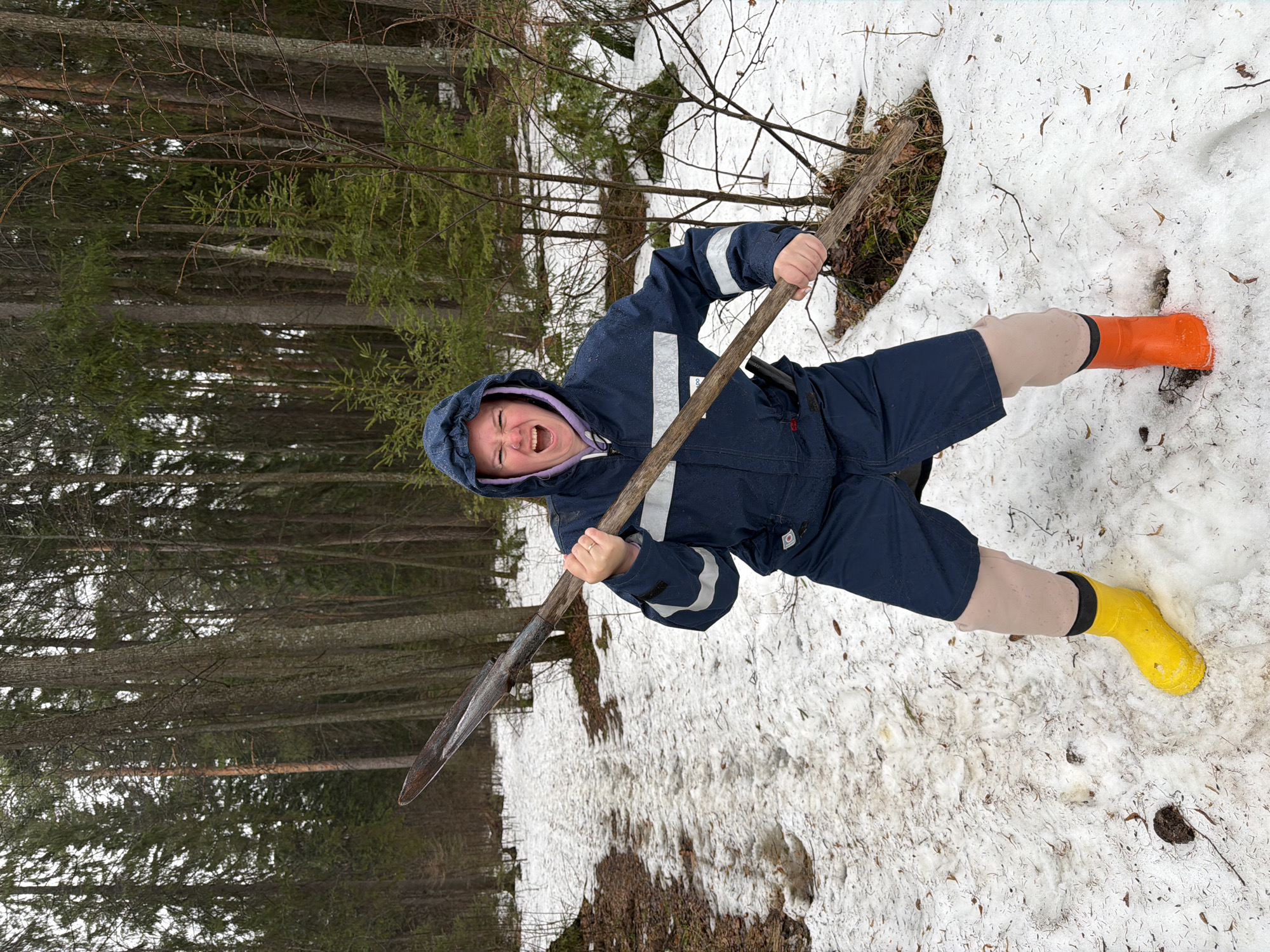 Person with shovel spotted in snowy Russian forest
