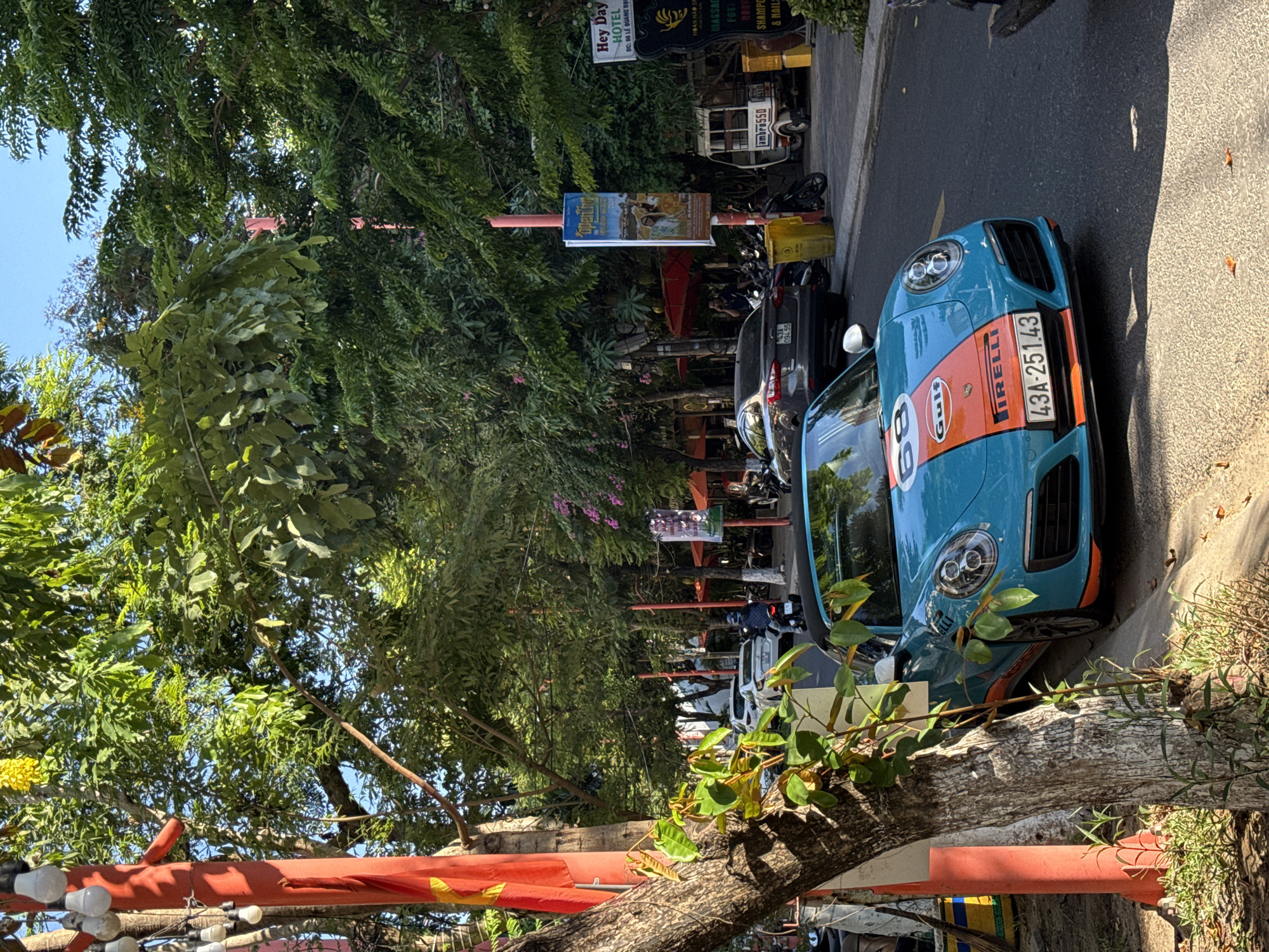 Gulf-livery Porsche 911 spotted on Đà Nẵng street