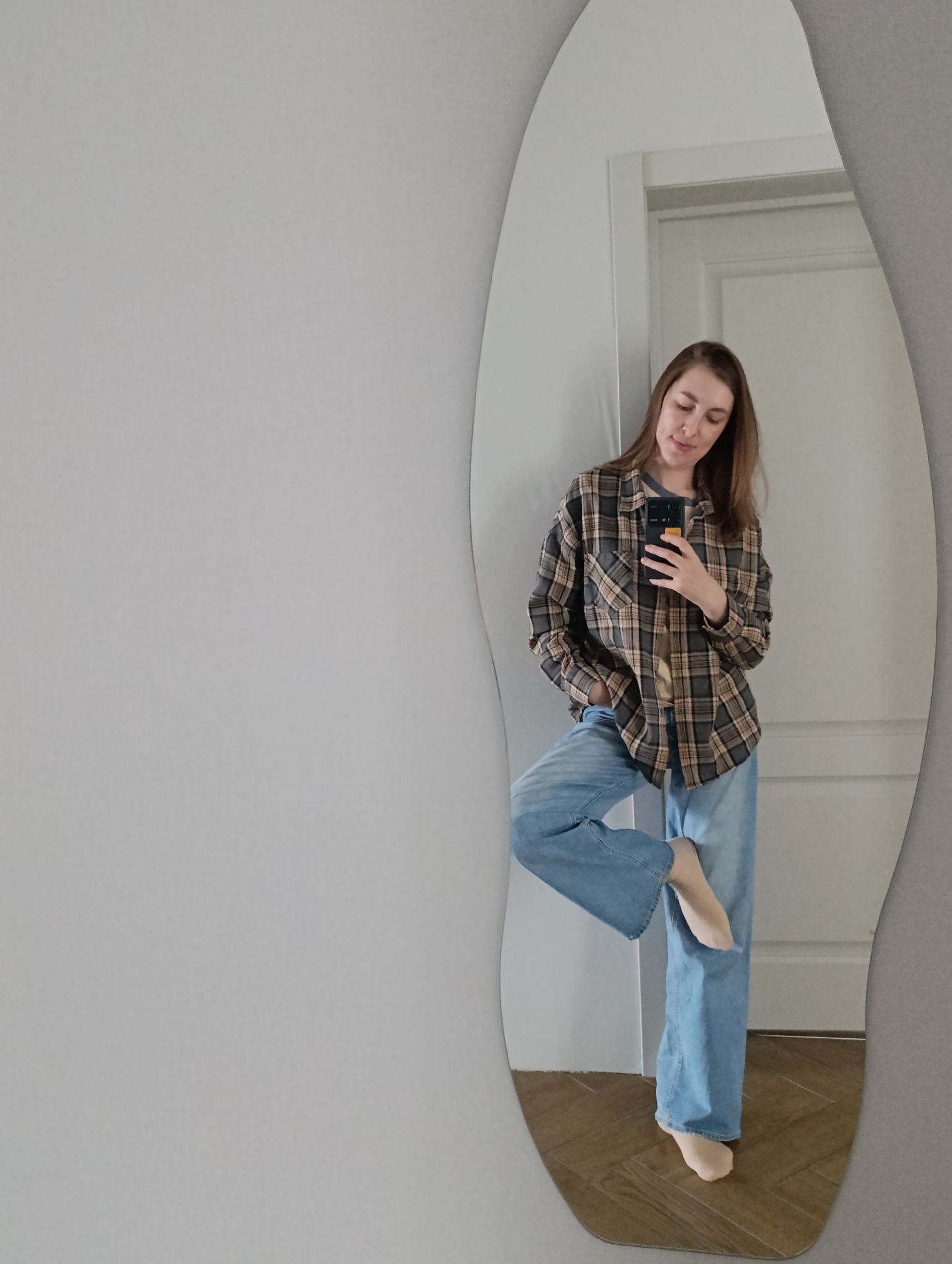 Woman takes mirror selfies, plays with cat in Chaikovsky home