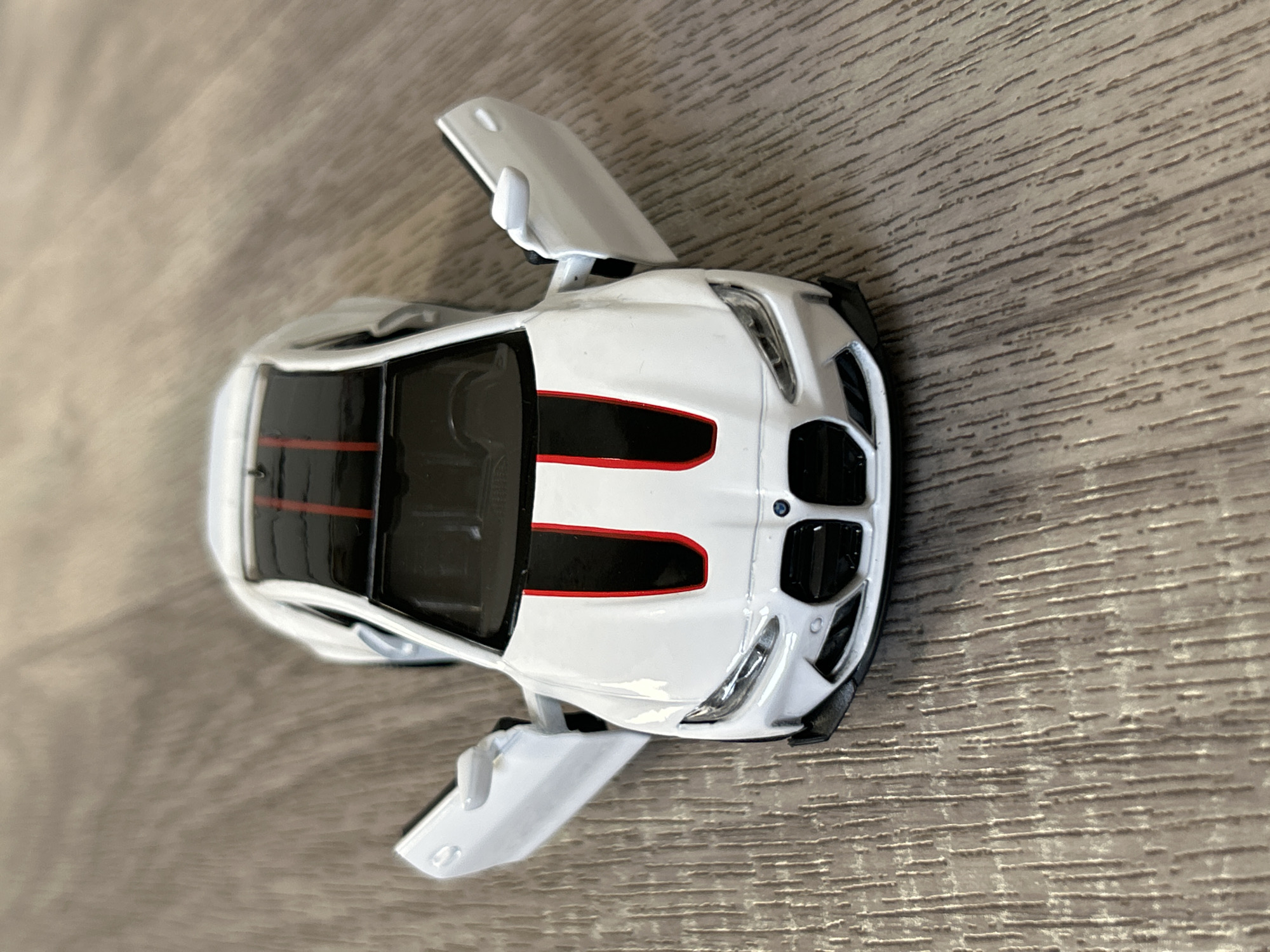 Toy car and rose bear documented in Strasbourg