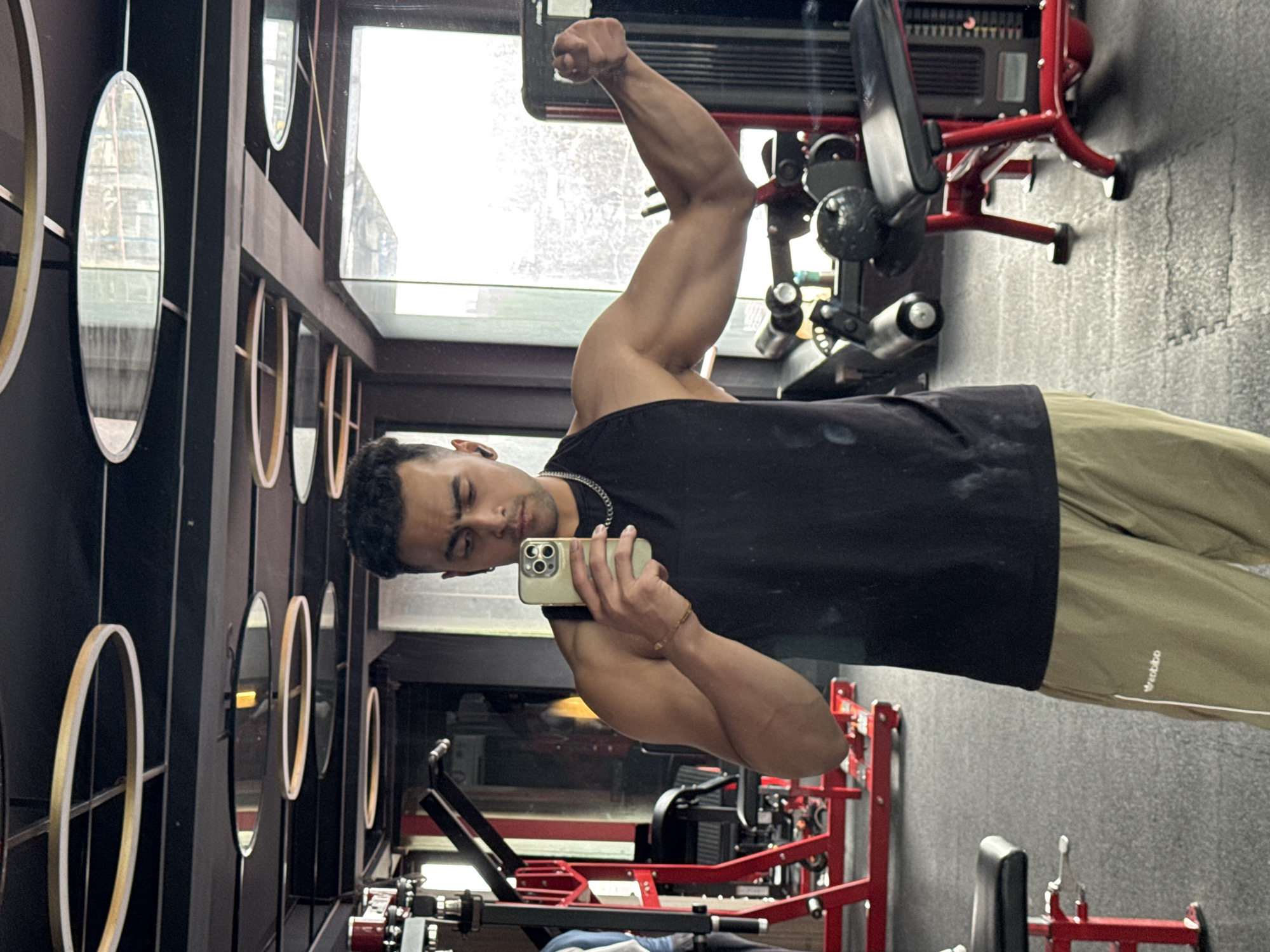 Kolkata gym session: selfies and stretching on the mat