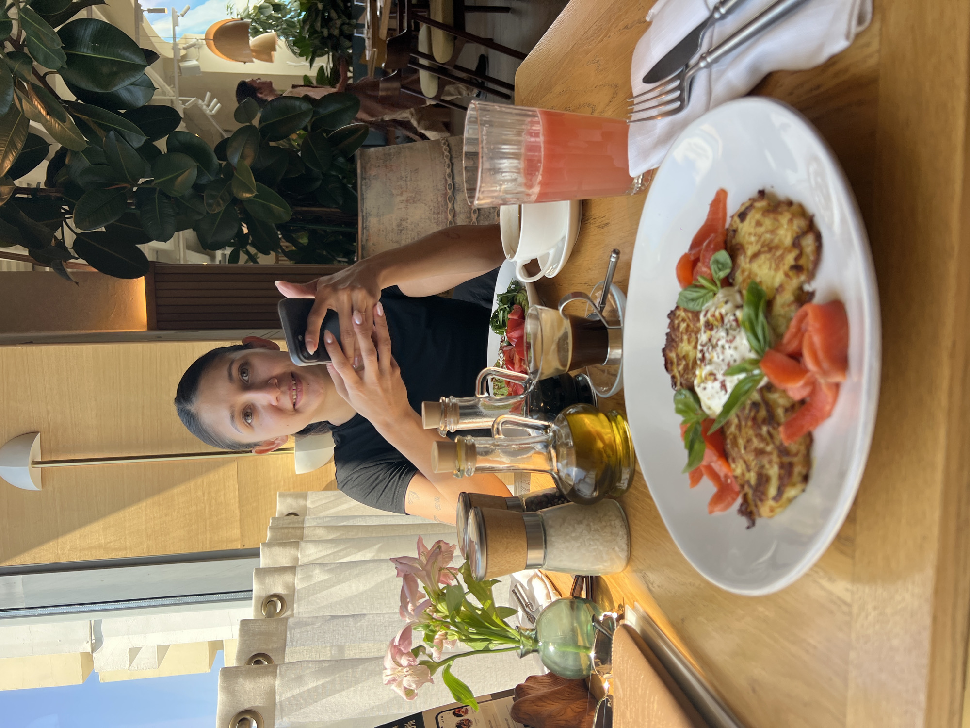 Late-night dining experience documented in Vladivostok restaurant