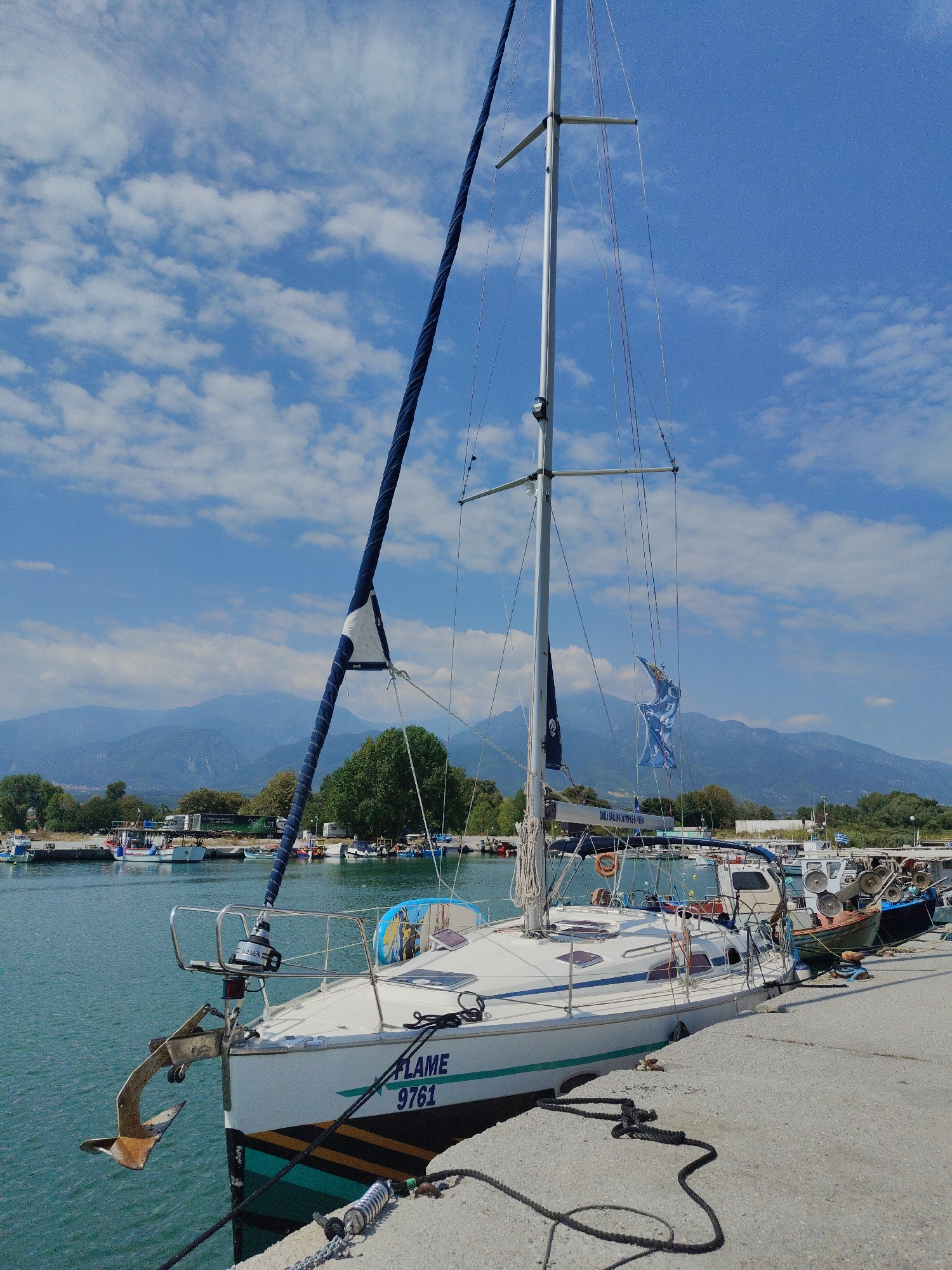 A quiet July morning at Limani Litochorou's harbor