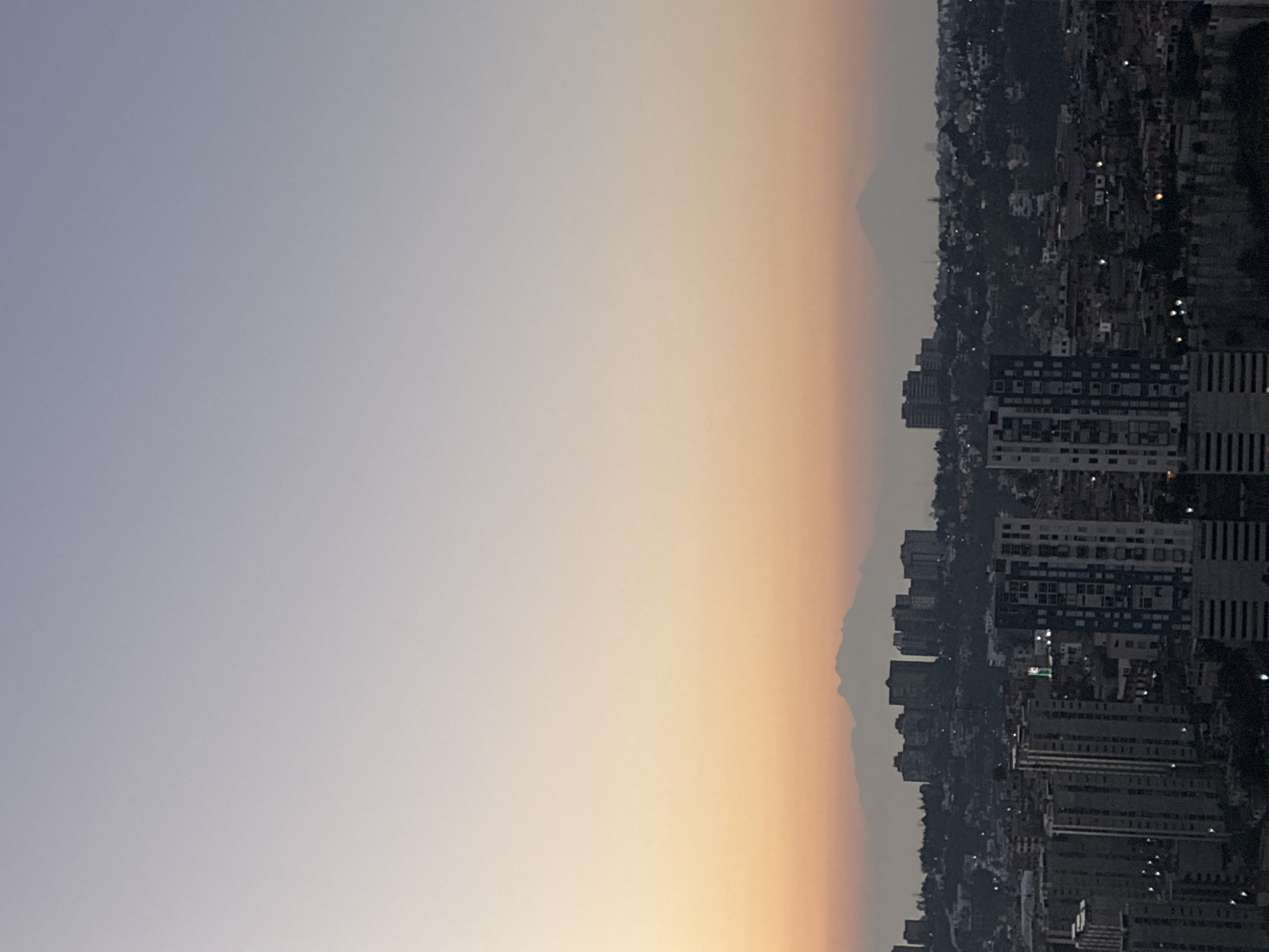 Huixquilucan resident captures dusk cityscape, watches DJ performance