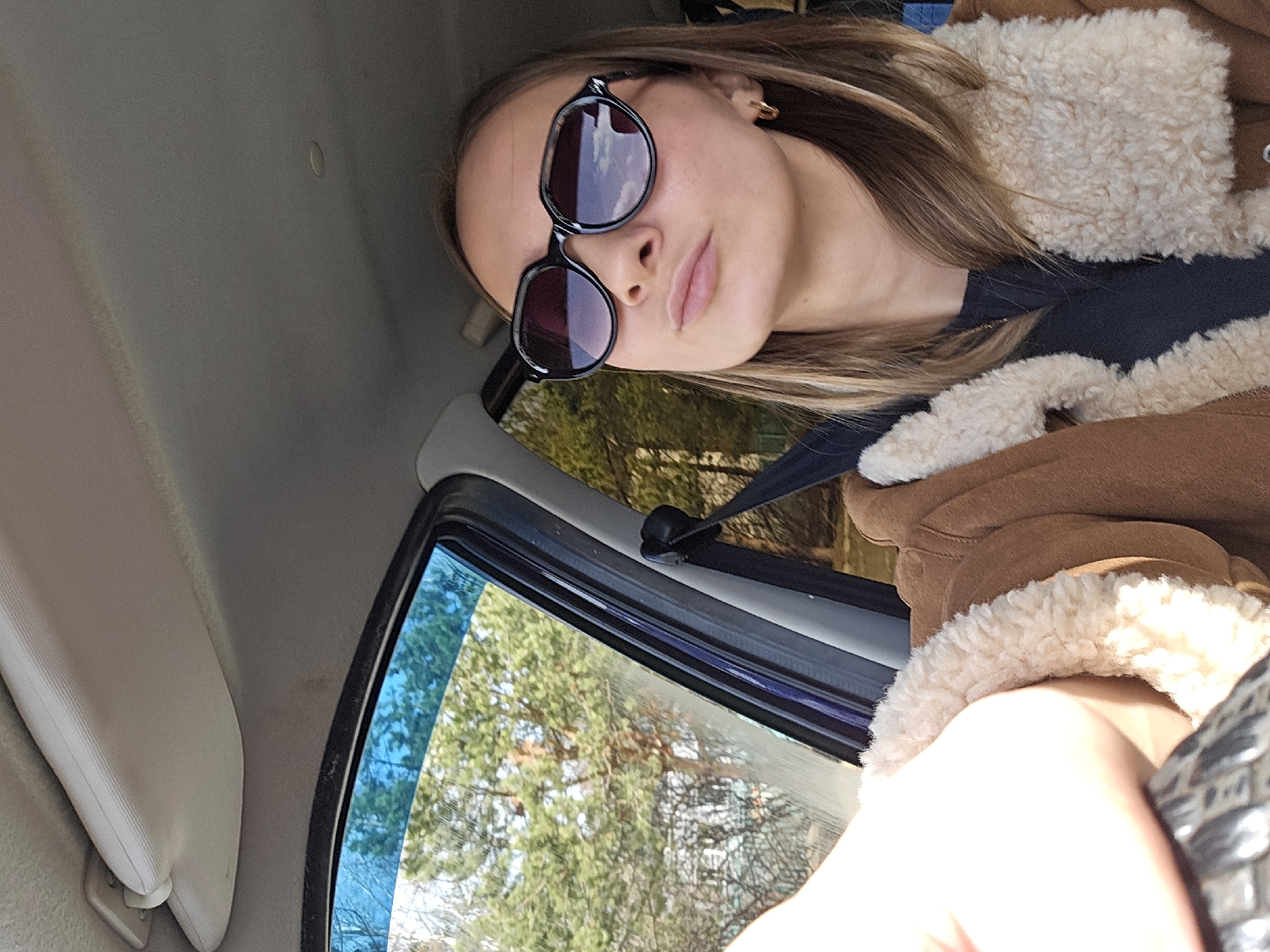 Woman's morning routine captured in 14 selfies across Chaikovsky