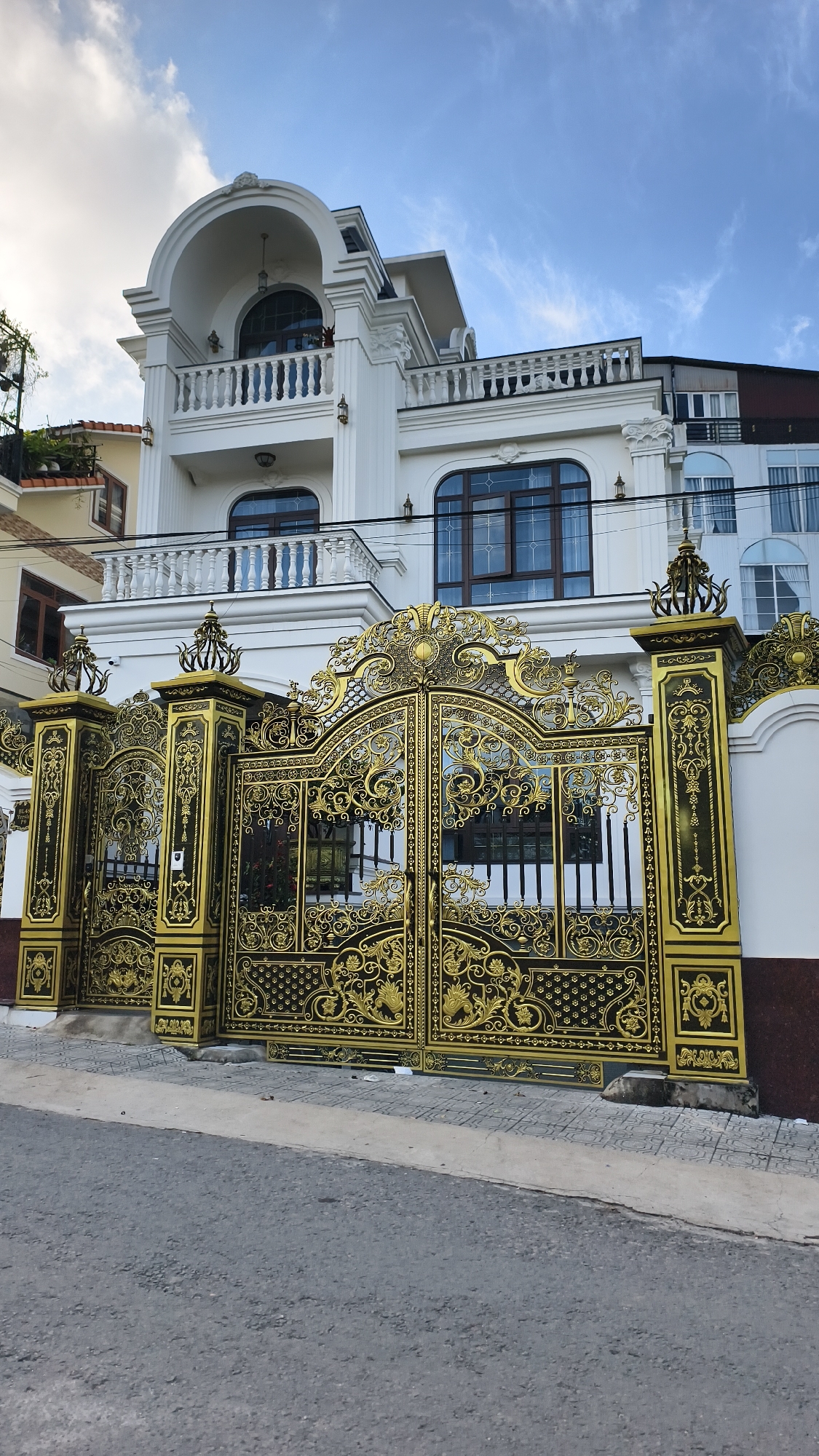 Da Lat's lakeside DALAT sign and villa streets on a summer morning