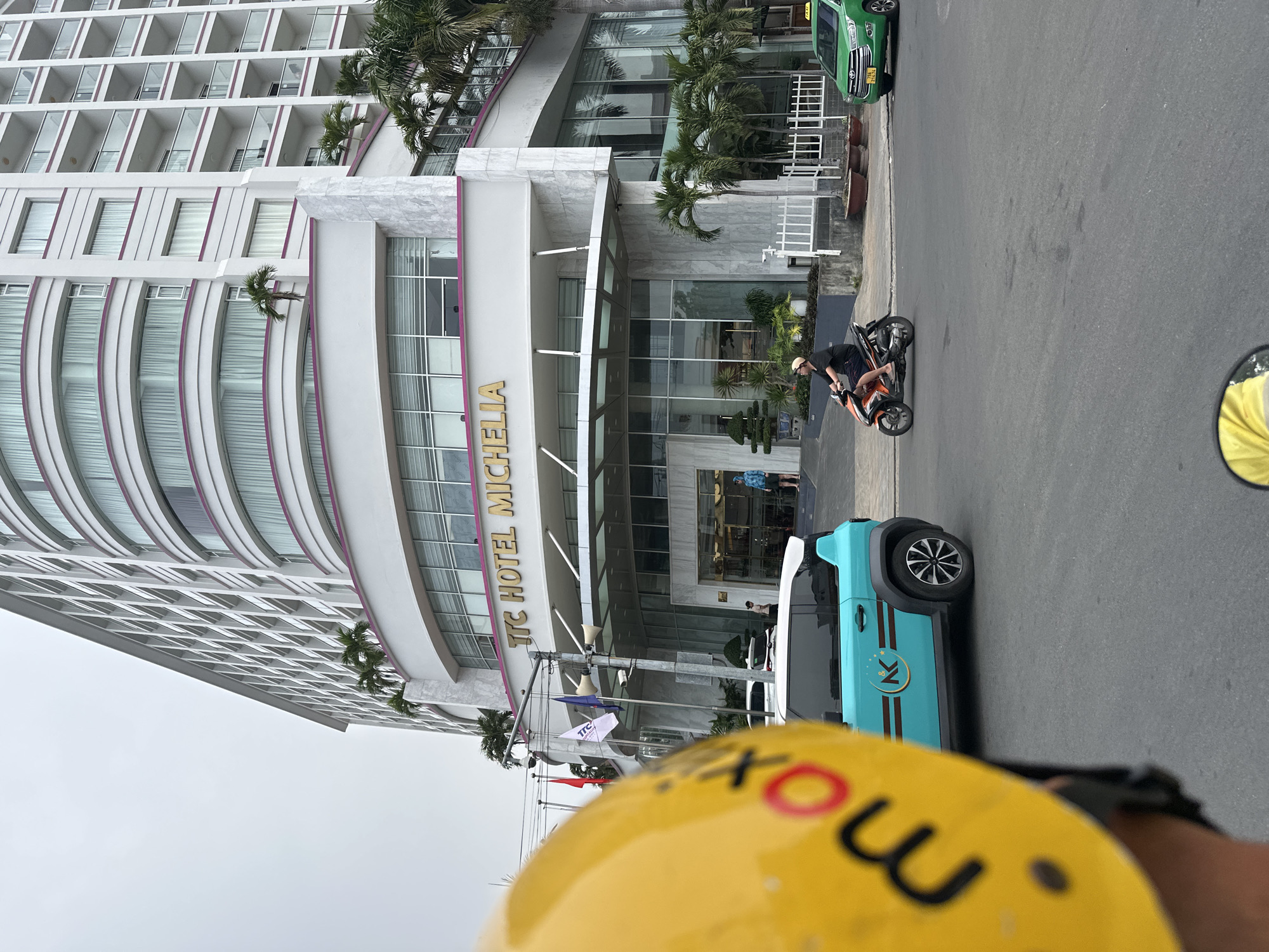 Early morning street scenes documented in Nha Trang Ward